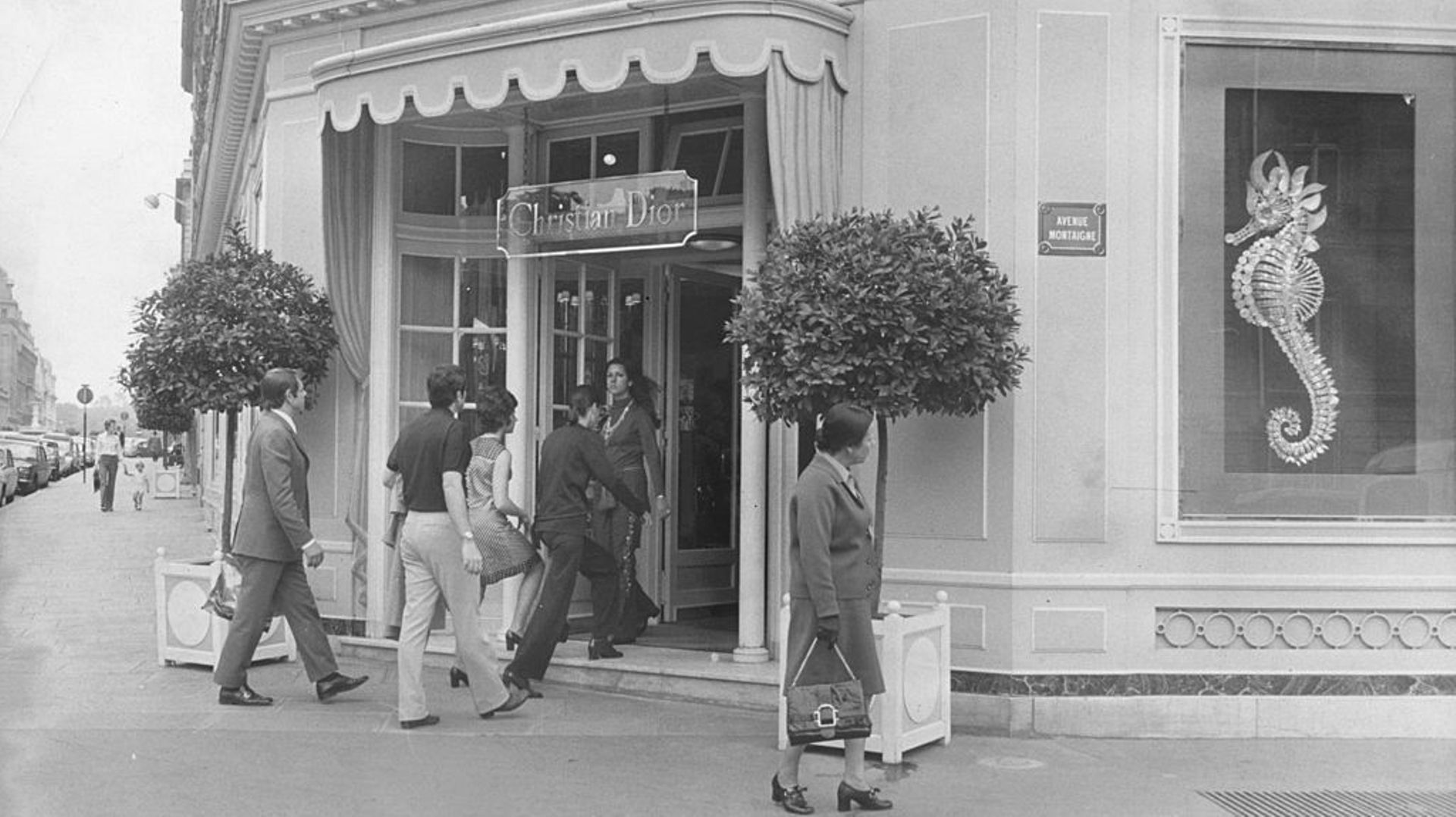 La maison Dior avenue Montaigne en juin 1980.