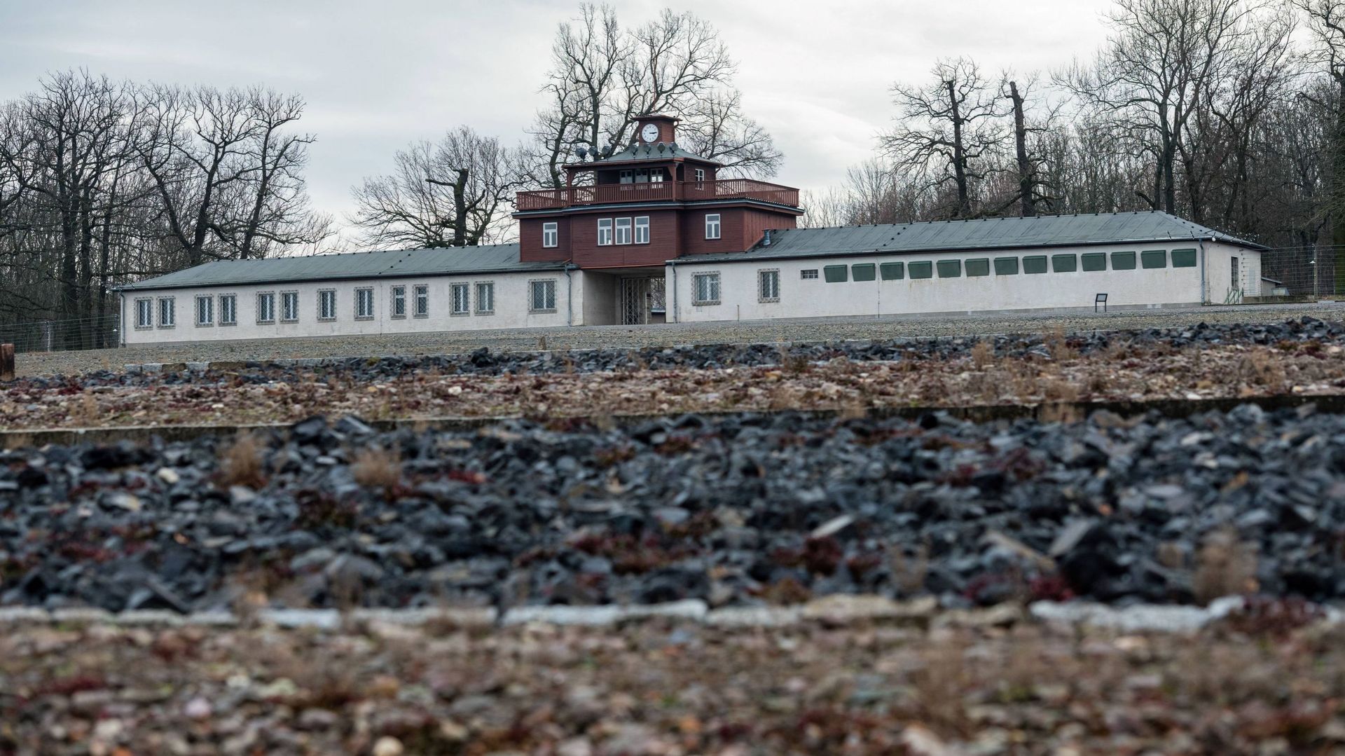 Mémorial du camp nazi de Buchenwald: des promeneurs y font de la luge, dénonce la direction