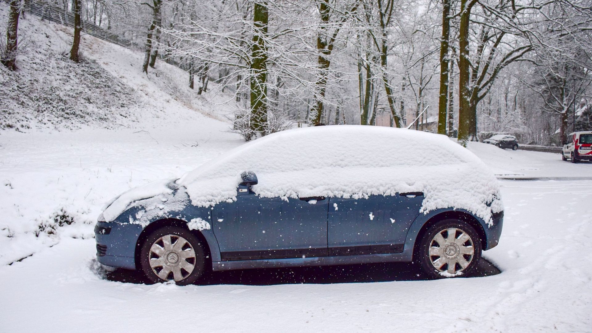 Eupen et province de Luxembourg : la neige perturbe les examens de conduite et les cours d’auto-école