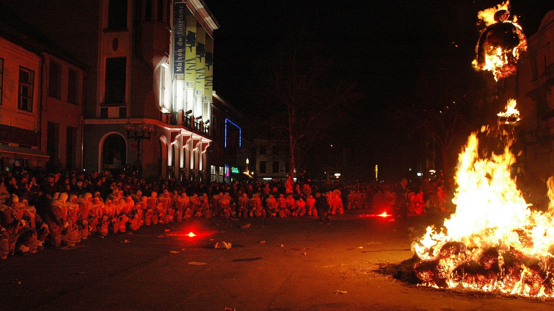Le brulâge des bosses à La Louvière, une tradition dans plusieurs carnavals mais pas à Binche
