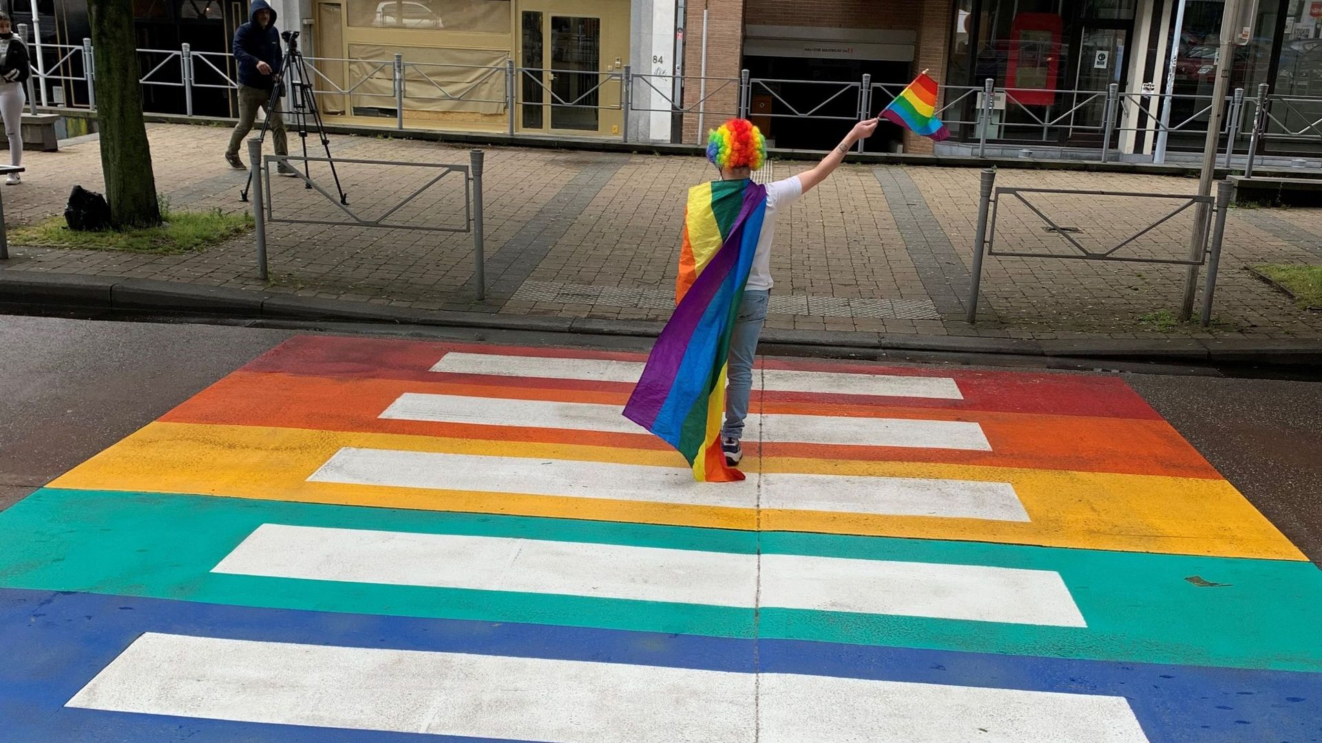 Charleroi a désormais son passage pour piétons aux couleurs de la communauté LGBTQI+
