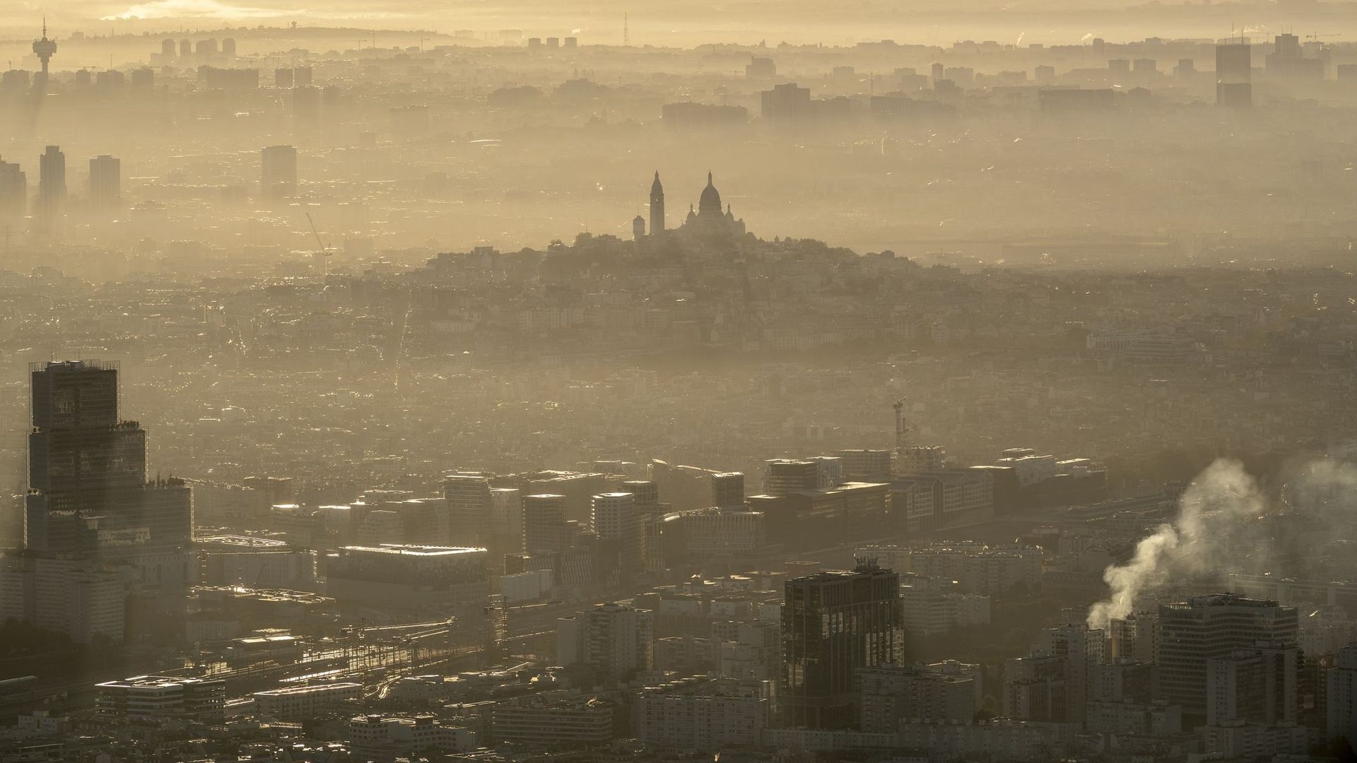 La pollution de l'air coûte 166 milliards d'euros par an en Europe (rapport).