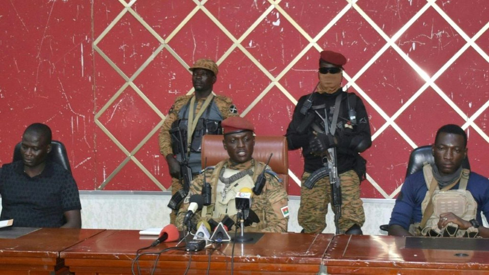Le nouveau chef de la junte au pouvoir au Burkina, le capitaine Ibrahim Traoré, à Ouagadougou le 2 octobre 2022