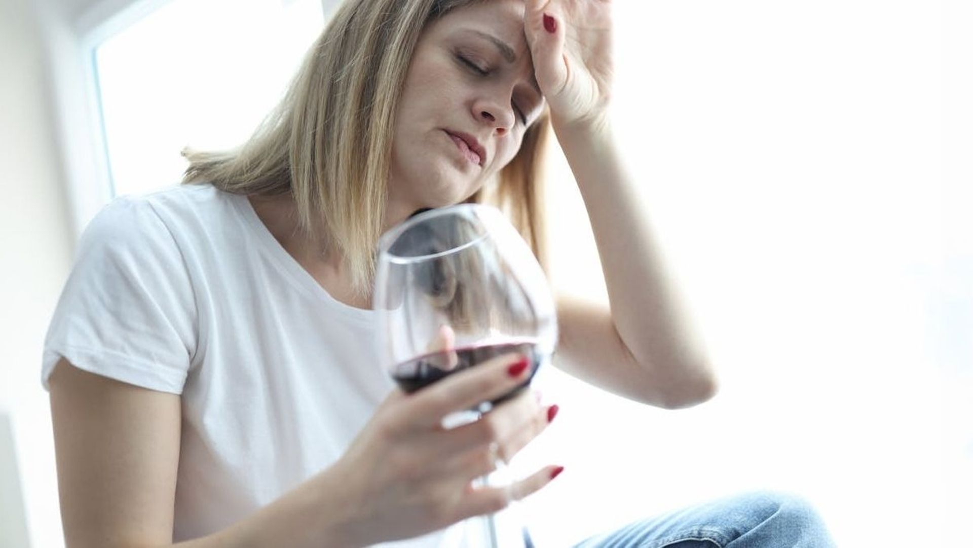 Rougeurs, nez bouché… et si vous étiez intolérant au vin rouge ?