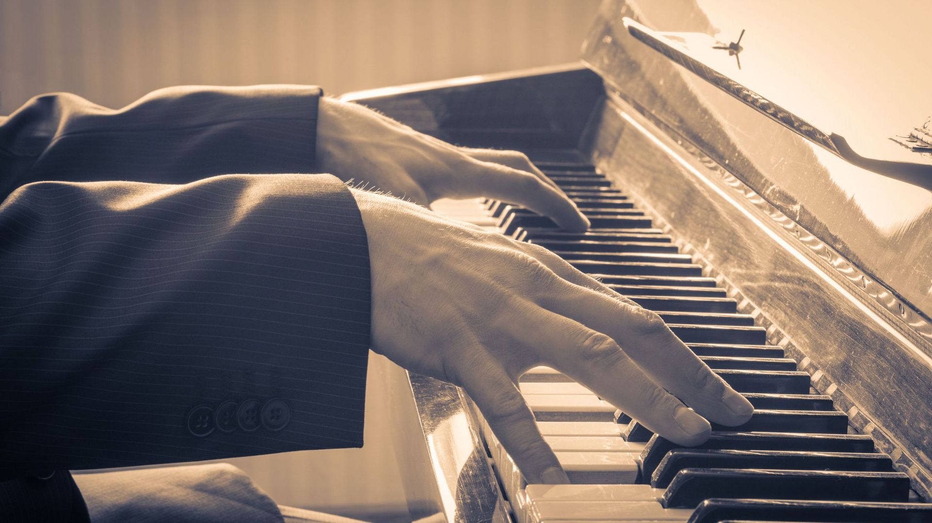 'Ne tirez pas sur le pianiste', des saloons du Fast West à Oscar Wilde