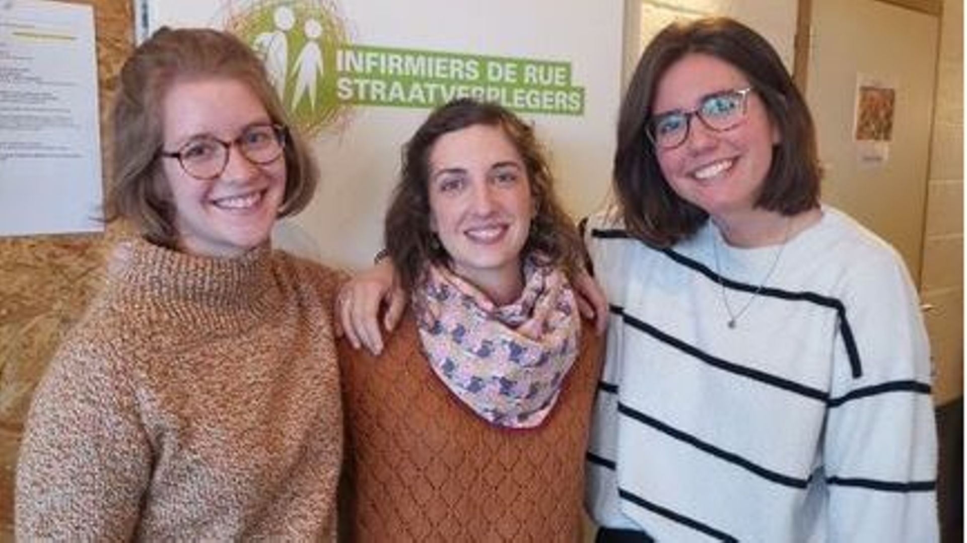 Liège: des infirmières de rue pour soigner les sans-abri (Fanny à gauche et Camille à droite)