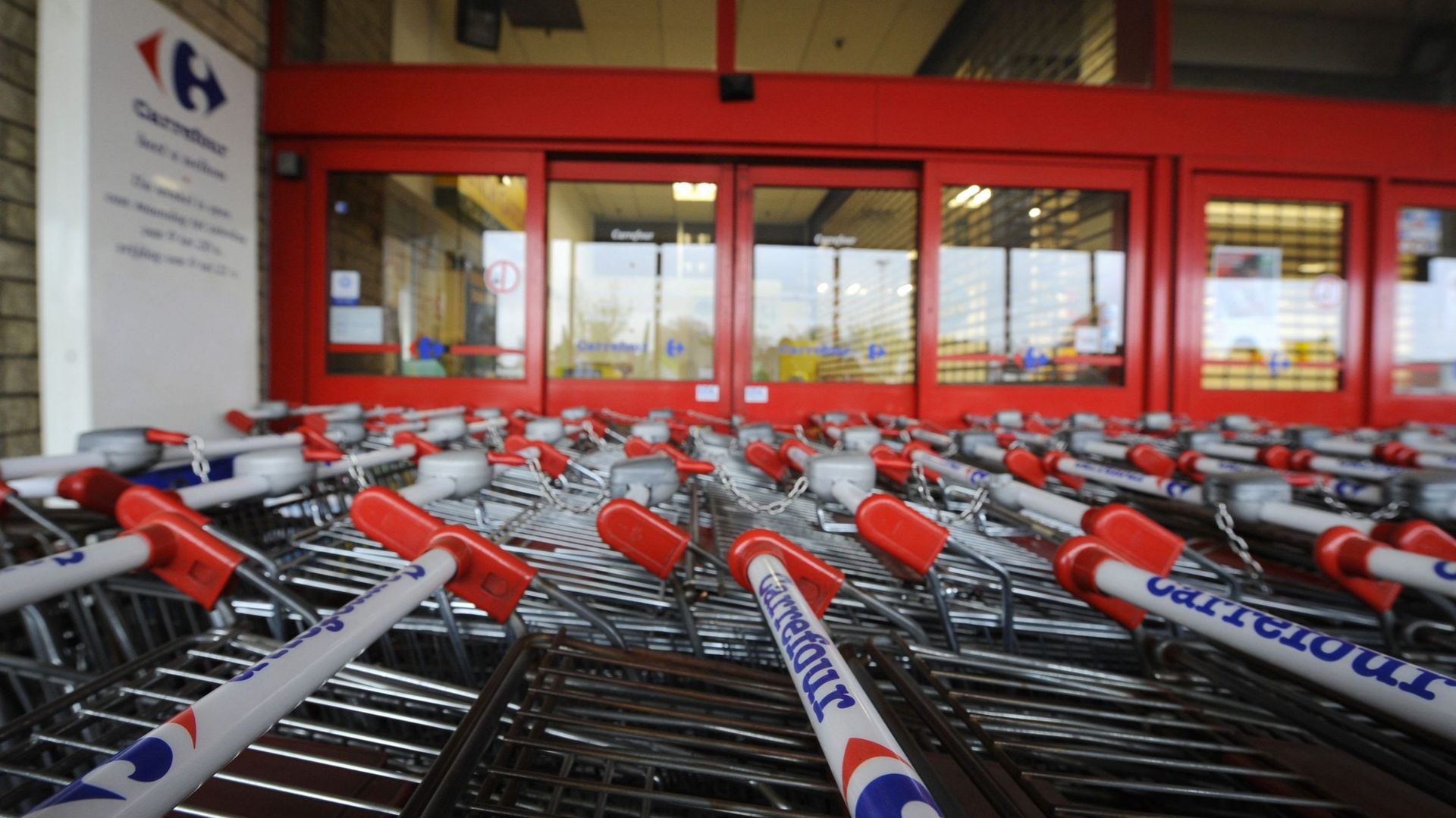 Les syndicats "écoeurés" par la restructuration chez Carrefour 