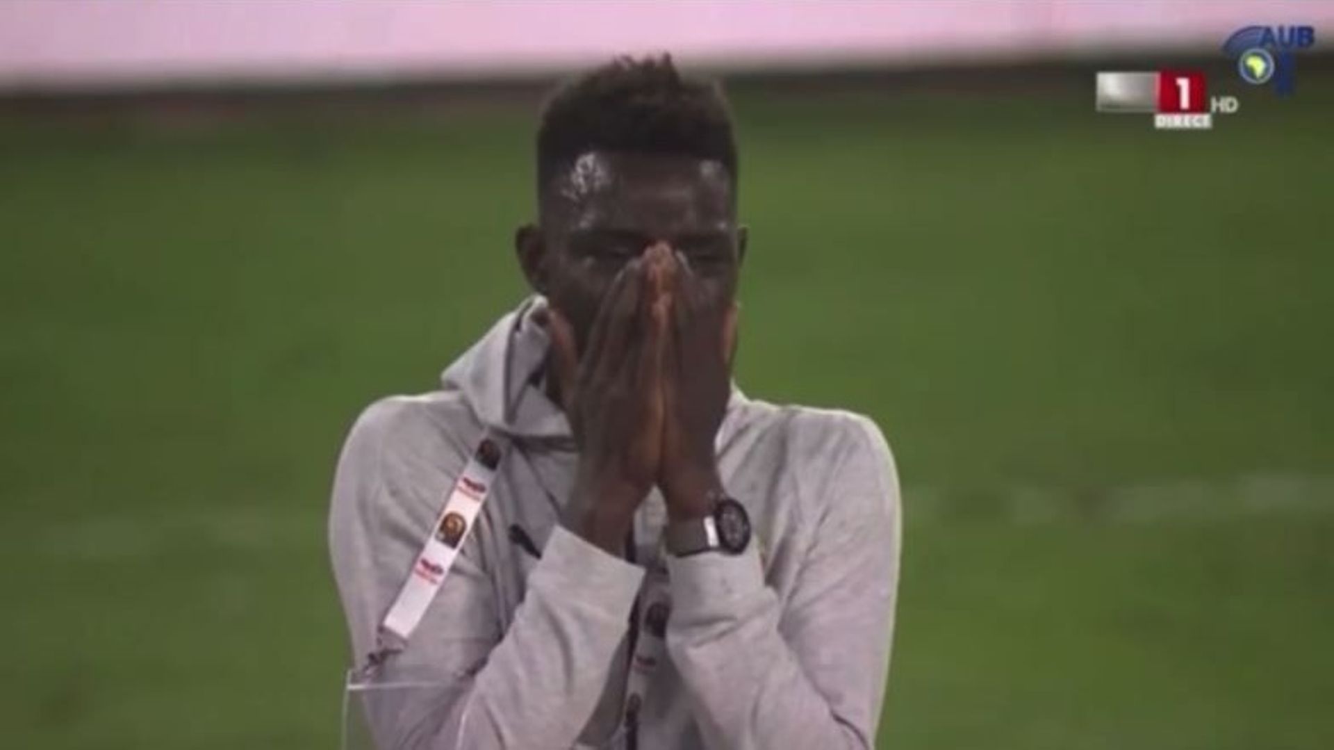 Emotion pure en finale de la CAN : les larmes de joie du réserviste sénégalais Moustapha Name