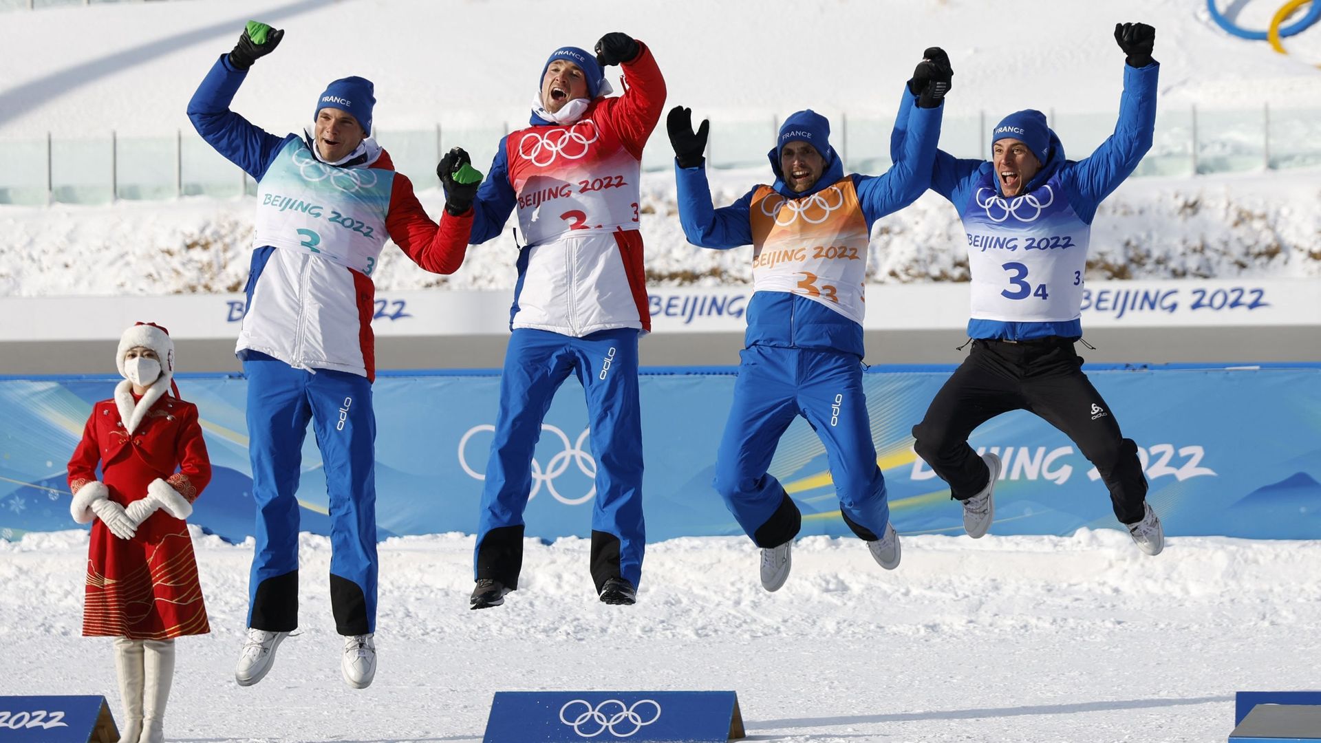 La joie des Français médaillés d'argent au Biathlon.