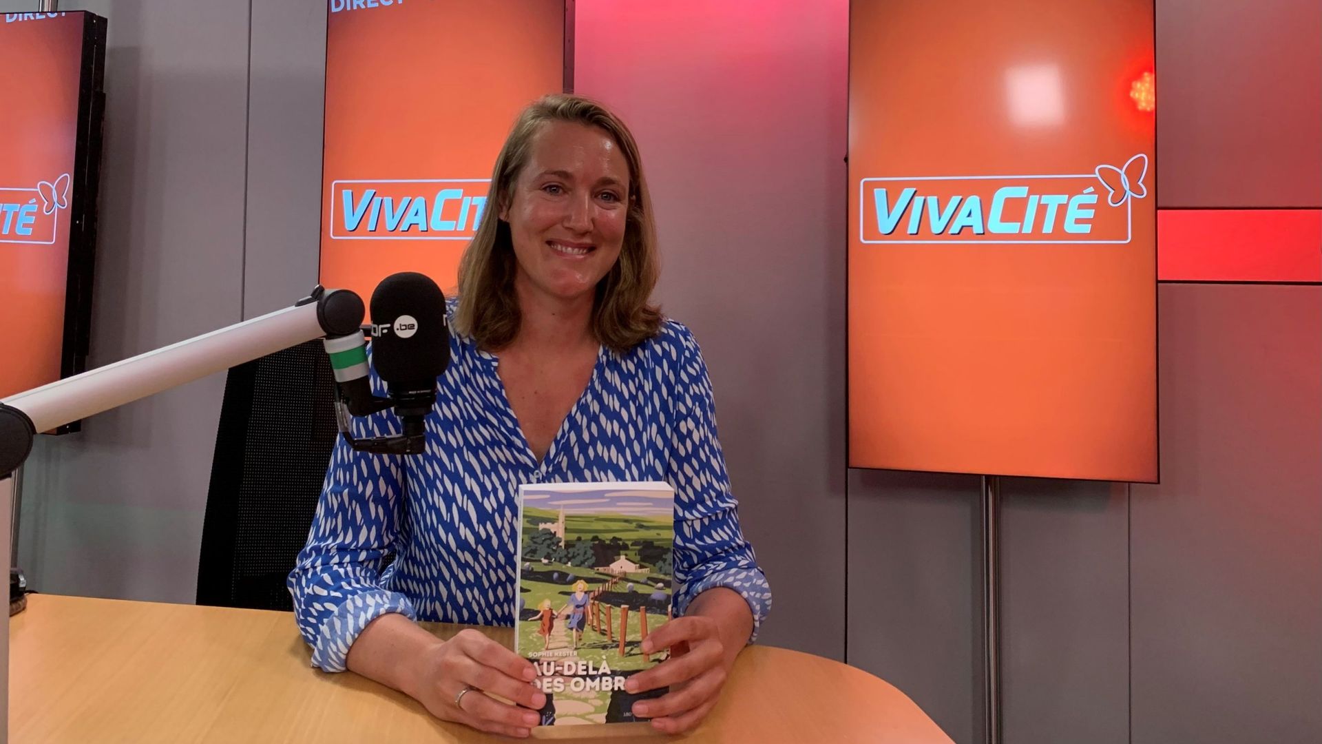 Sophie Kester est venue présenter son 1er roman dans BXL MATIN sur Vivacité au micro de Julie VanH.
