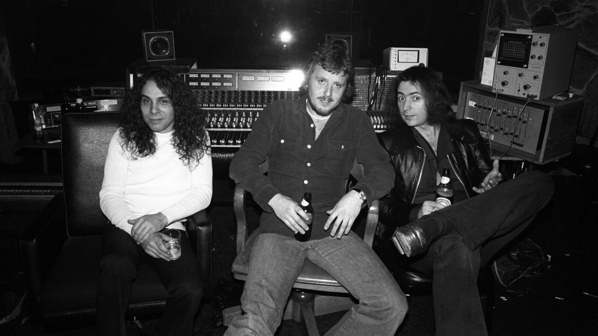 De gauche à droite : Ronnie James DIO, Martin Birch et Ritchie BLACKMORE