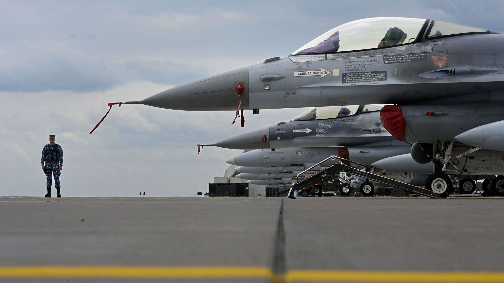 Avions de combat F-16 membre de la "coalition F-16"