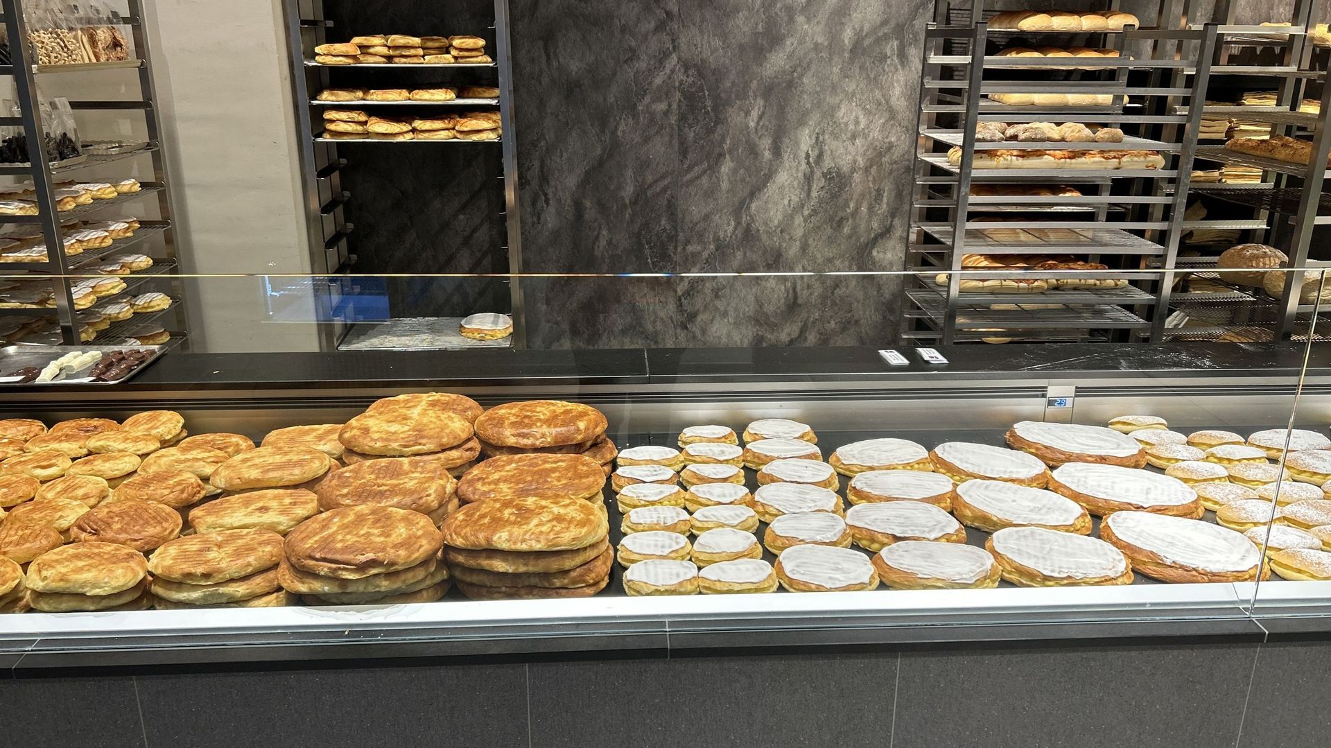 Le Jeudi saint, c’est la tradition des lunettes dans les boulangeries verviétoises - RTBF Actus
