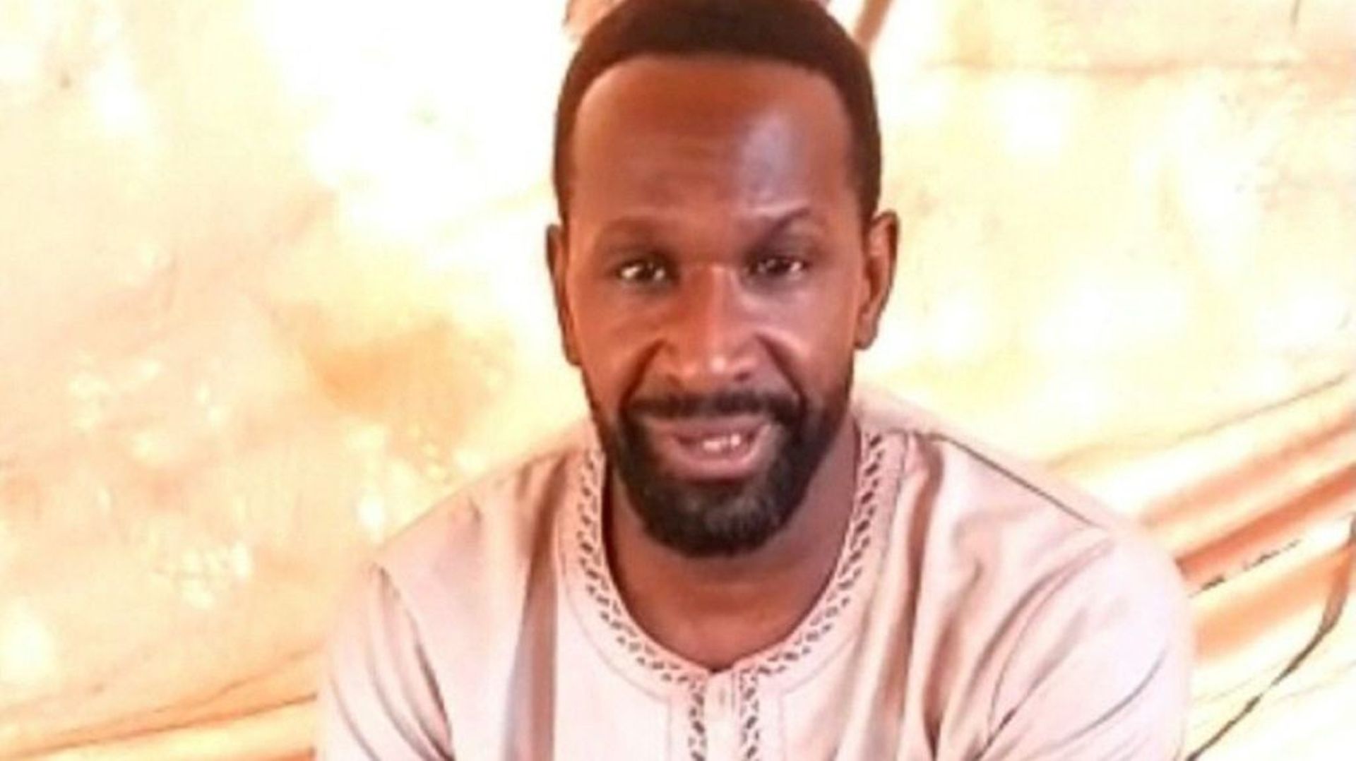 Image tirée d'une vidéo non datée, de provenance indéterminée et circulant sur 
les réseaux sociaux le 5 mai 2021, du journaliste français Olivier Dubois disant avoir été enlevé le 8 avril 2021 à Gao, dans le nord du Mali, par un groupe jihadiste affilié 