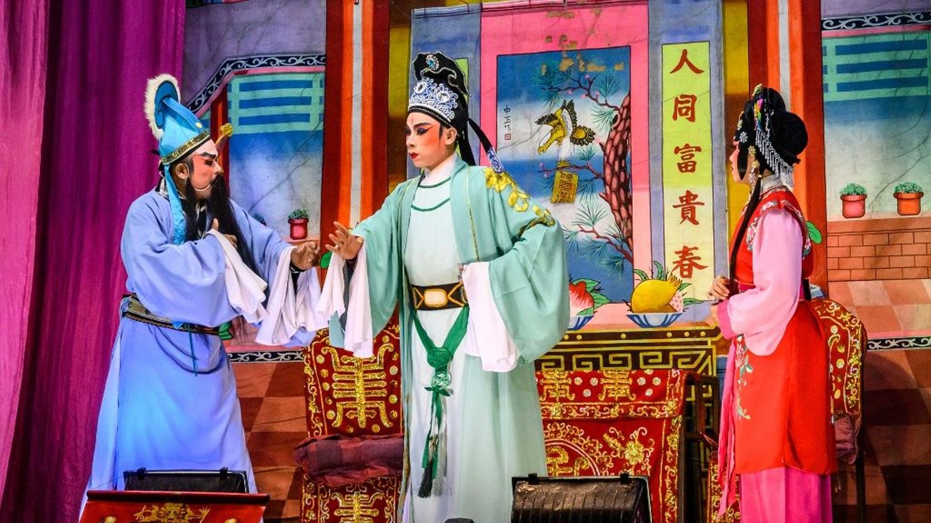 Depuis des siècles, des troupes comme Sai Bo Hong se produisent à travers la Thaïlande, où 14 % de la population est d'origine chinoise.