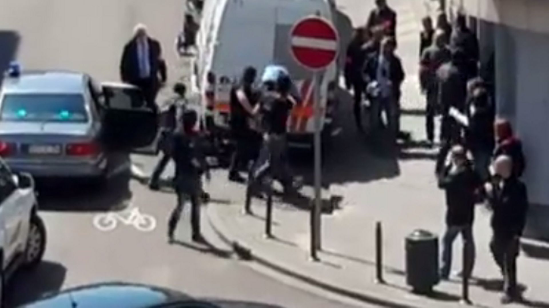 Attentats de Bruxelles: reconstitution à Schaerbeek en présence de Mohamed Abrini (vidéo)