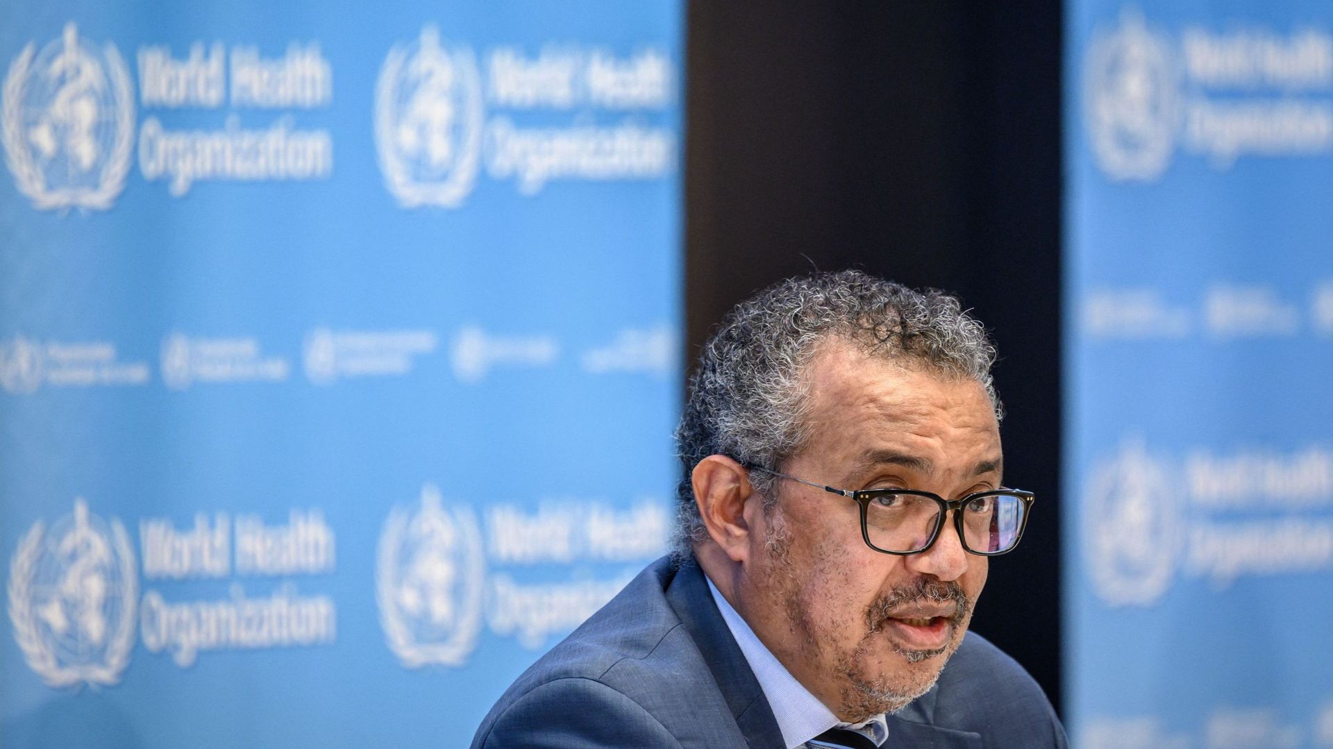 Le directeur général de l'Organisation mondiale de la santé (OMS), Tedros Adhanom Ghebreyesus, assiste à une conférence de presse le 20 décembre 2021 au siège de l'OMS à Genève.