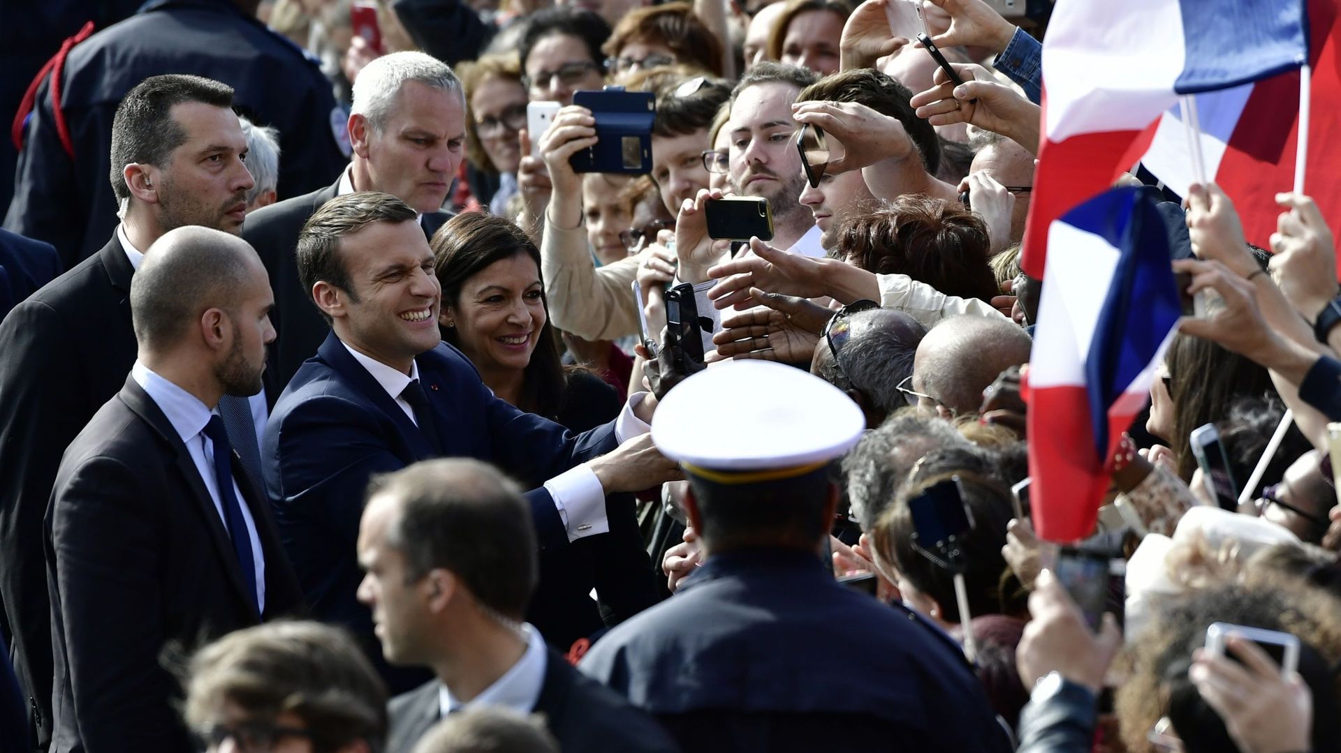 Emmanuel Macron, président: "Nous avons à construire ce monde que les jeunes méritent"