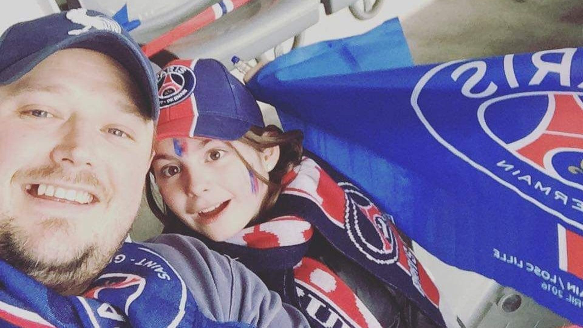 David Rimbold et sa fille à un match du Paris Saint-Germain