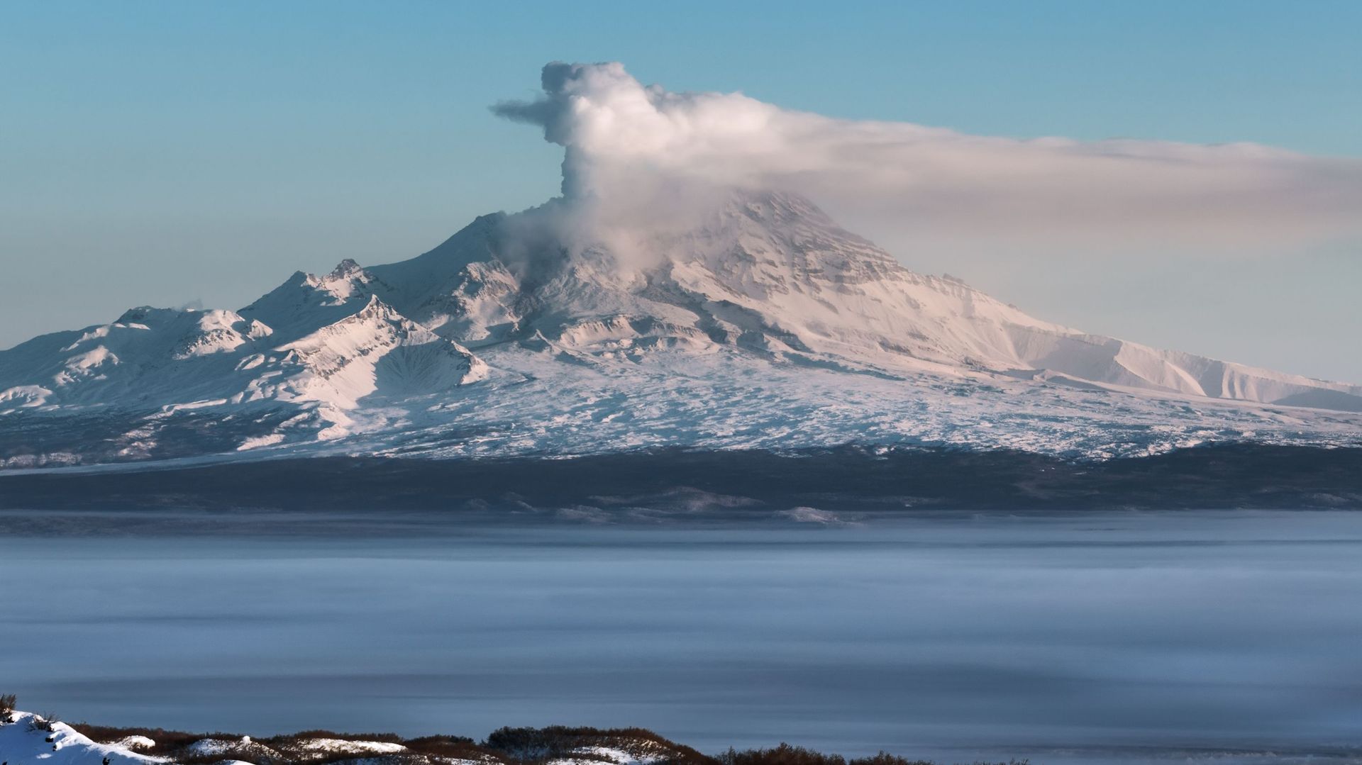 Le volcan Shiveluch en éruption au Kamchatka