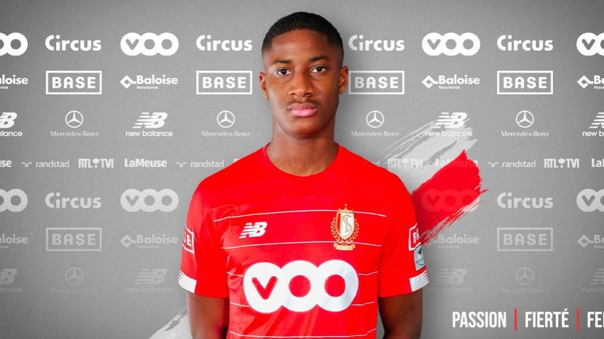 Officiel: Le Standard attire Moussa Sissako, jeune défenseur du PSG, en prêt