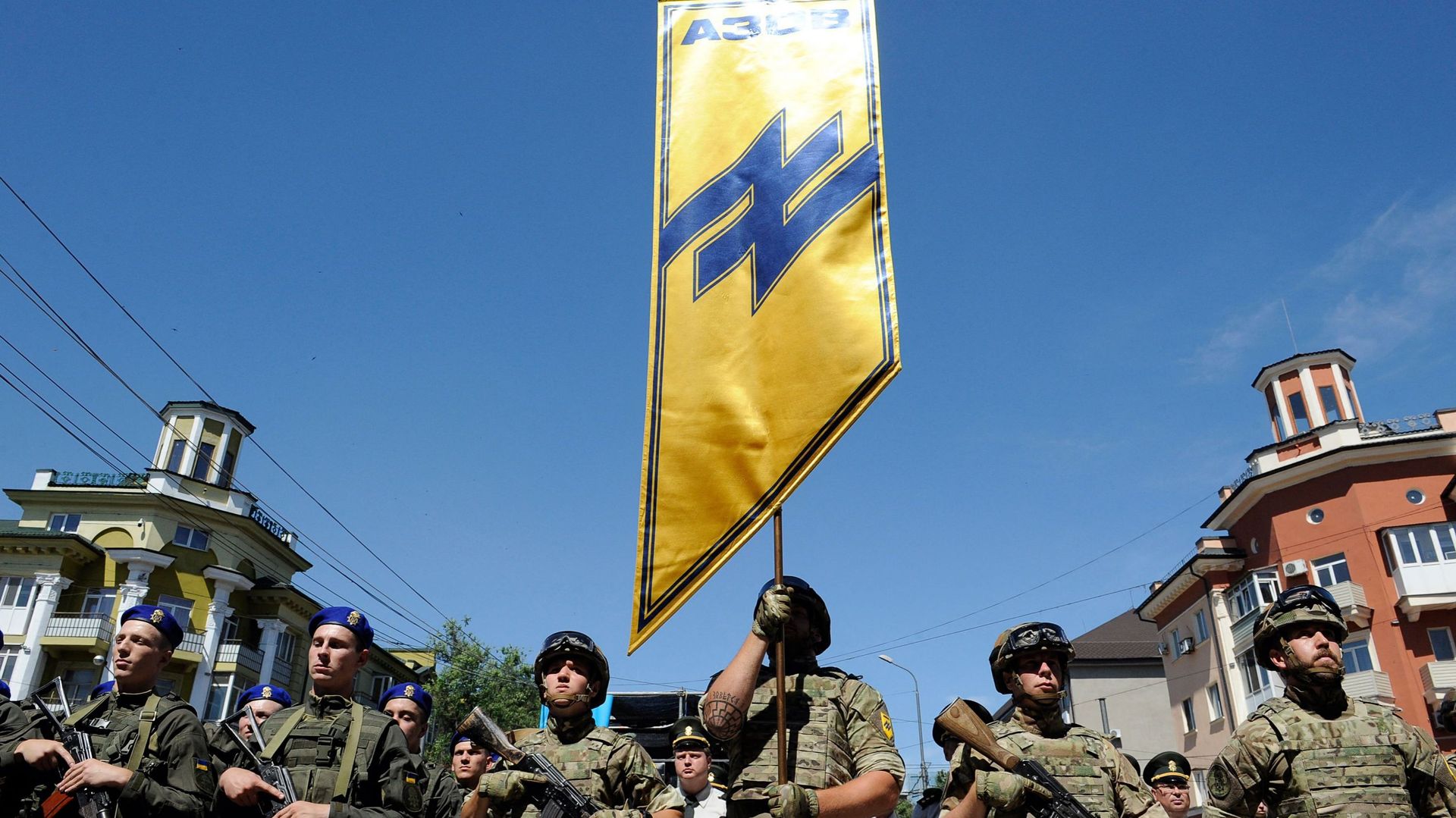 Régiment Azov et garde nationale ukrainienne commémorant les 5 ans de la libération de la ville, le 15 juin 2019.
