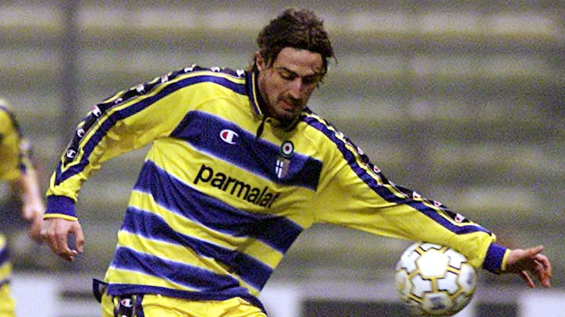 Dino Baggio en Coupe UEFA sous le maillot de Parme en 2000