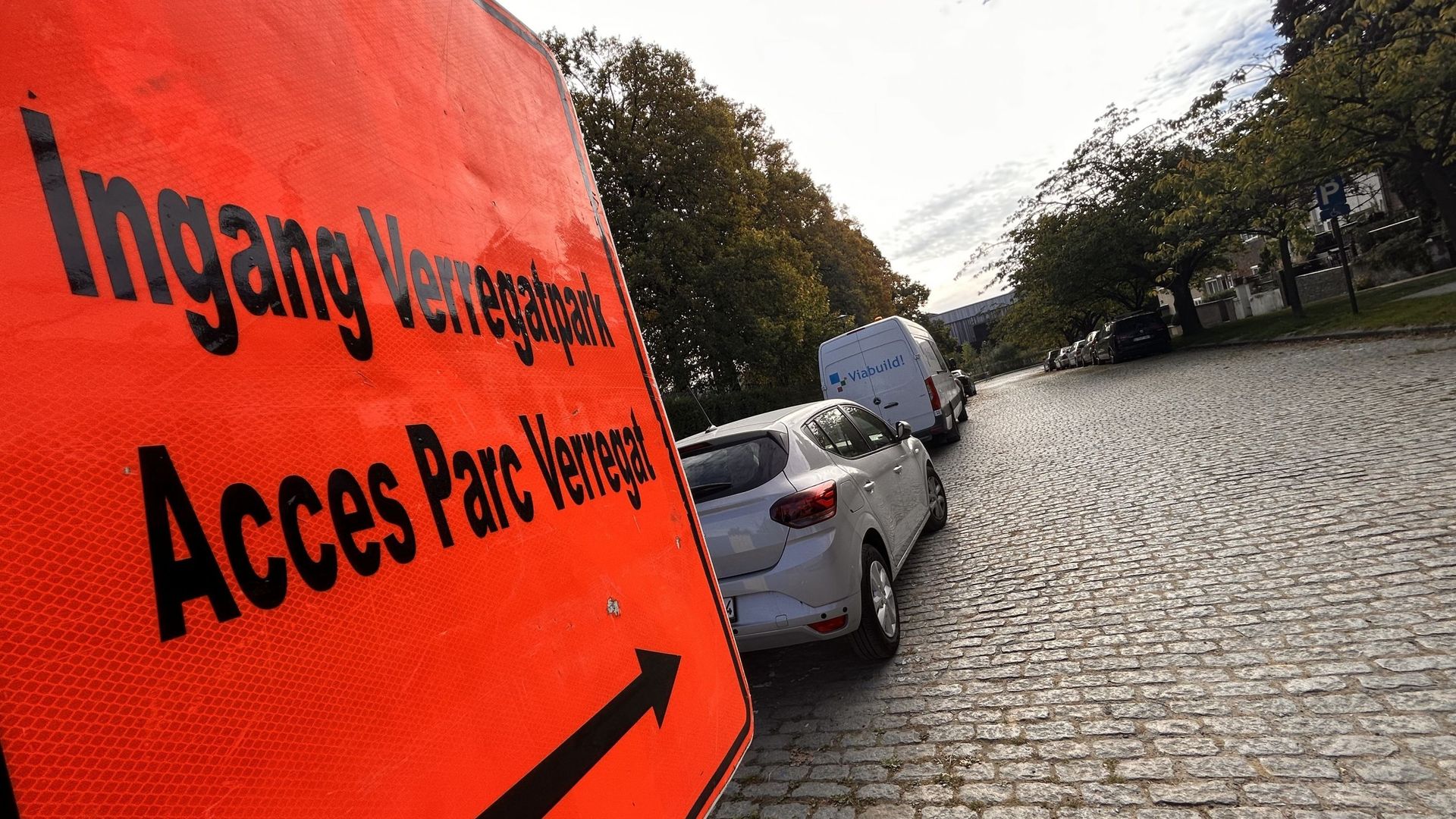 Stationnement anarchique, trafic de transit, nuisances sonores : la cité du Verregat à l’arrière du stade Roi Baudouin bientôt épargnée
