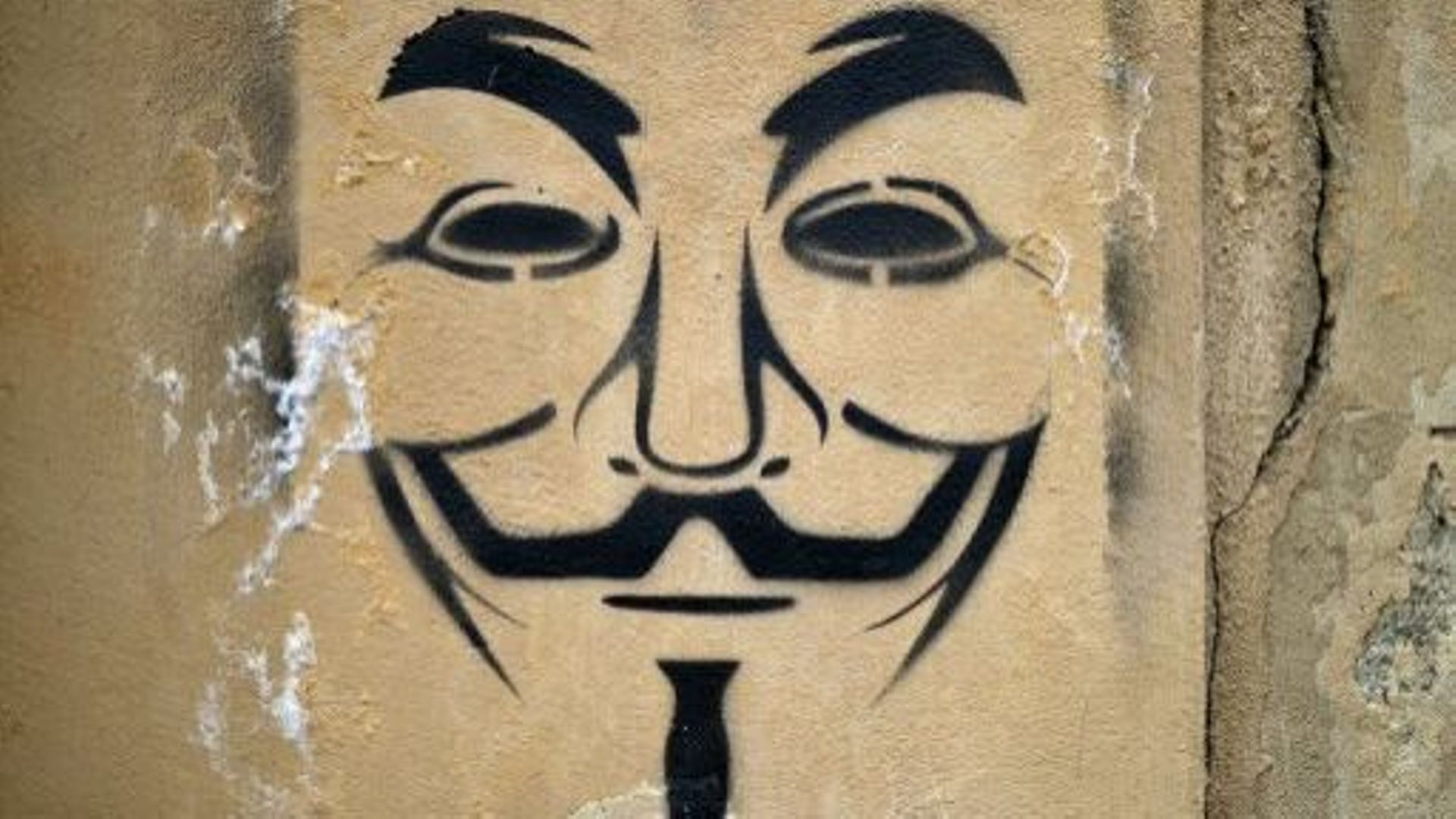 Dix ans de prison pour un hacker américain lié à Anonymous - RTBF Actus