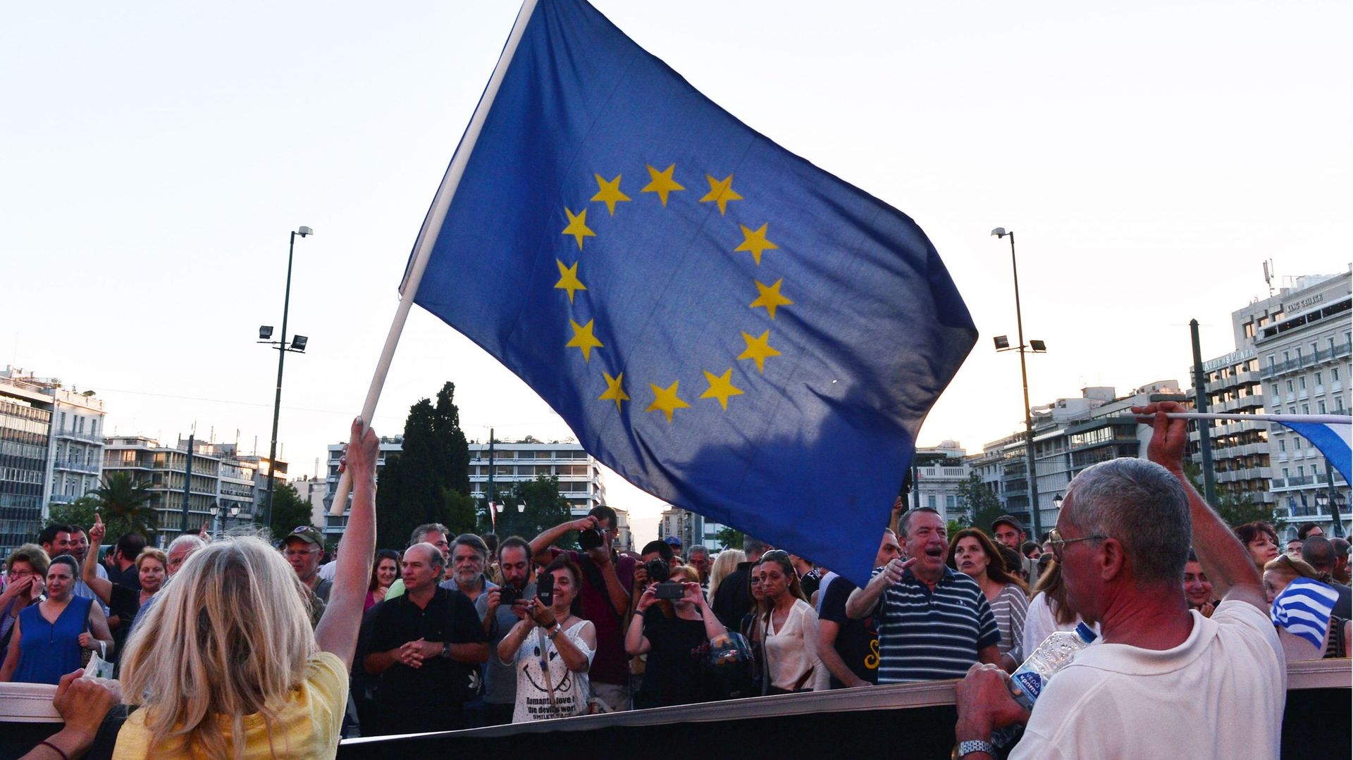 Les Grecs restent pro-européens et s'opposent à un référendum