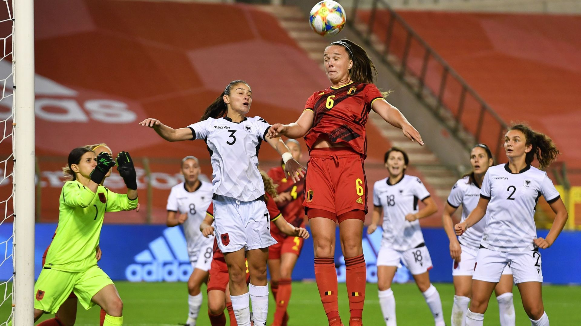 Red Flames, Euro 2022 : Tine De Caigny au duel