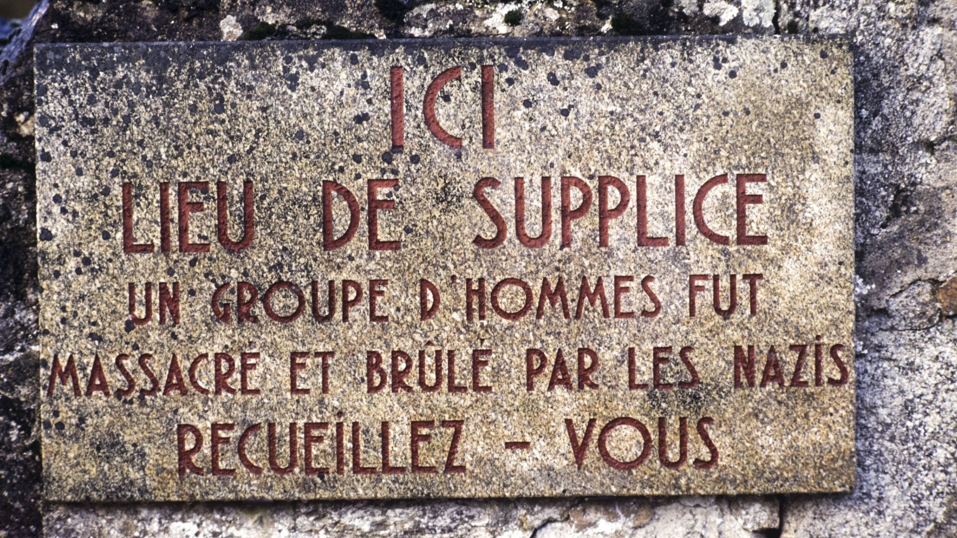 Plaque commémorative à Oradour-sur-Glane