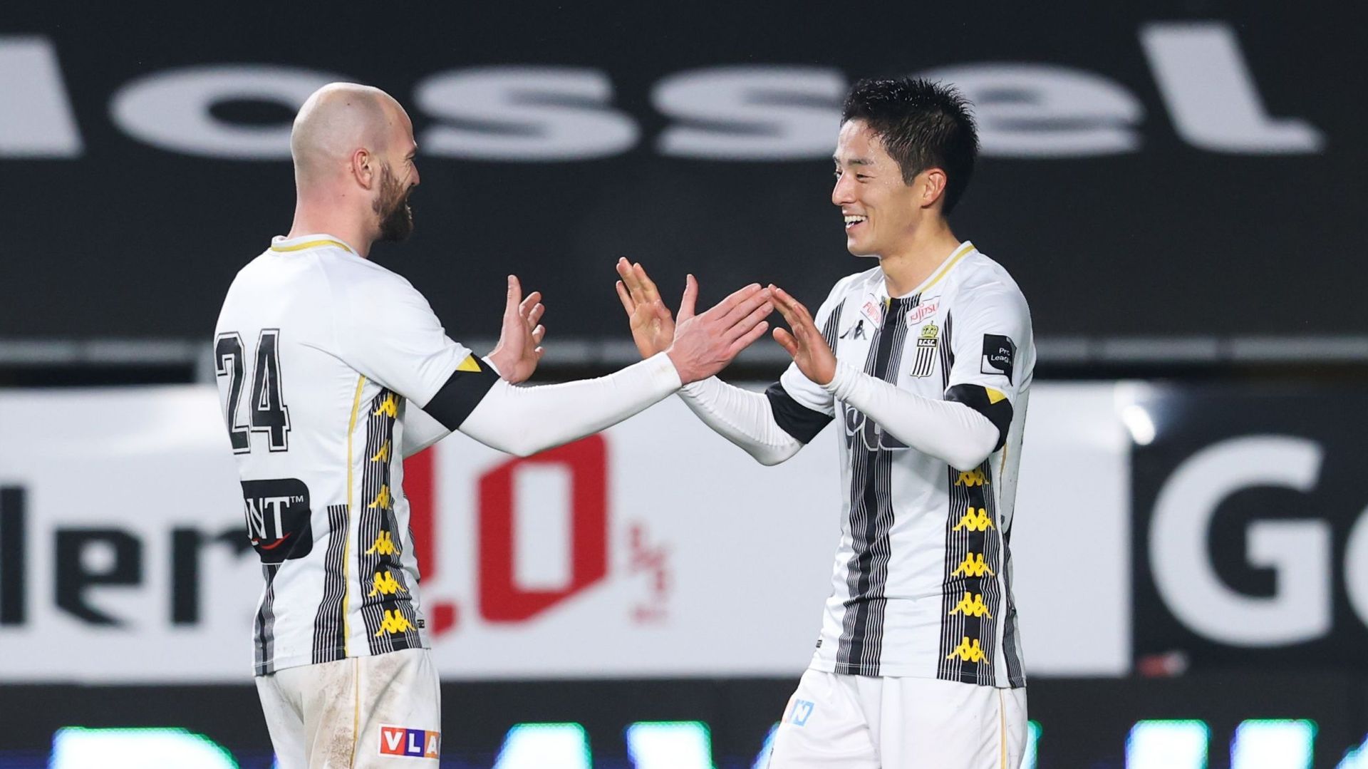 Dorian Dessoleil et Ryota Morioka savourent cette victoire que les Carolos attendaient depuis fin octobre. Le Sporting de Charleroi s'est imposé 1-2 sur le pelouse de Saint-Trond. 