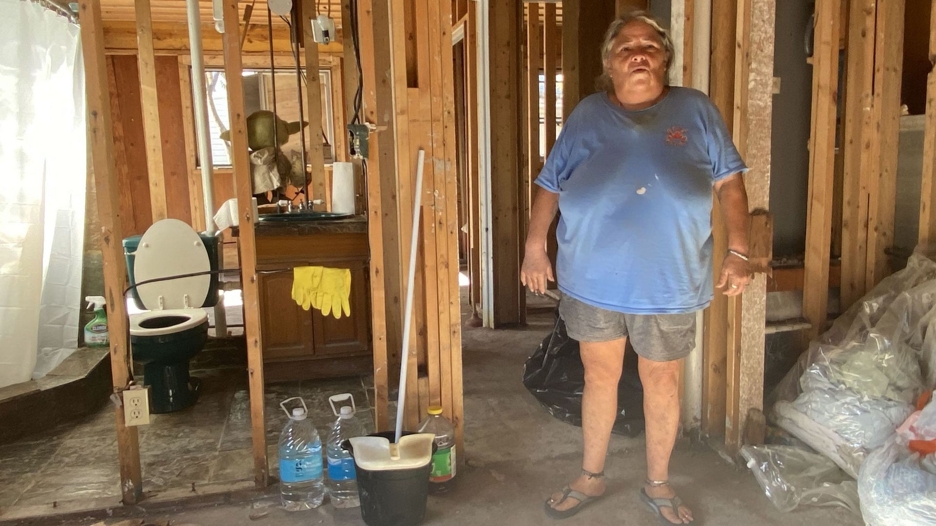 Lisa Johnson, habitante de Fort Myers : "Toute la maison a été détruite. Tout ce qui avait dans la maison, flottait dans l’eau".