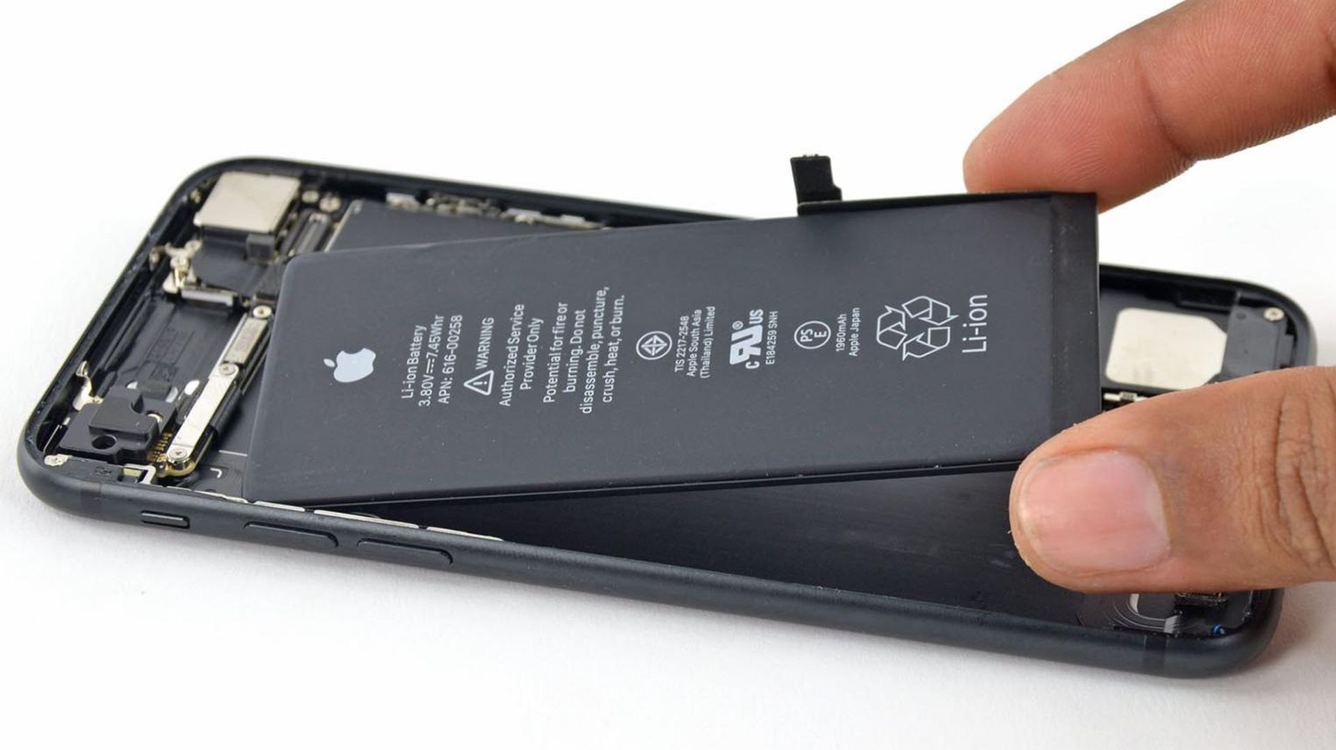 Apple autorise la réparation d'iPhone dont la batterie n'est plus d'origine  
