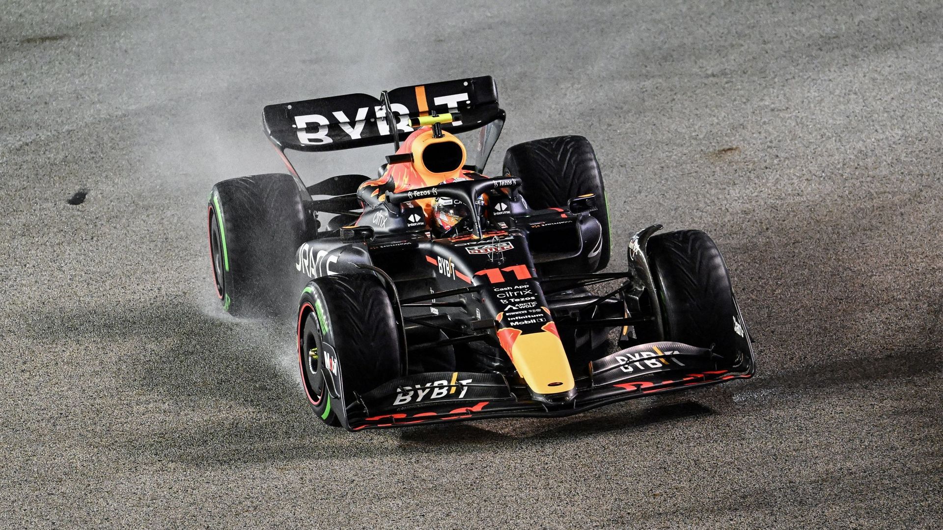 F1 Singapur: Pérez gana una carrera marcada por muchos retiros, Verstappen aún no espera su gloria suprema