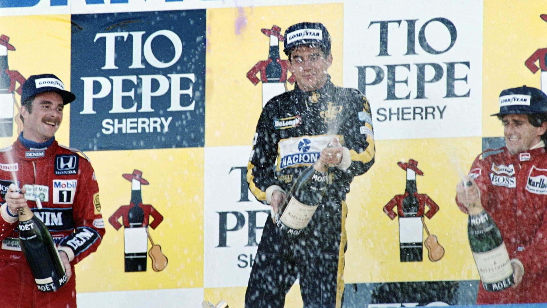 Senna (centre), Mansell (gauche) et Prost (droite) sur le podium