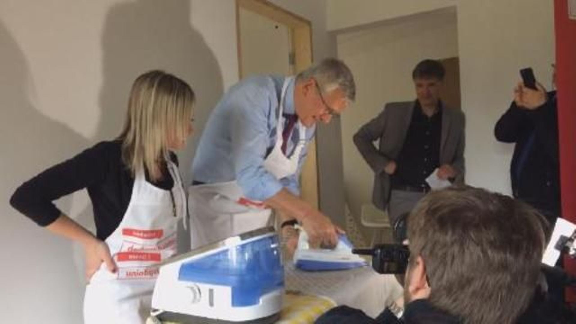 Le ministre Peeters lance une campagne pour faire connaître les titres-services aux jeunes