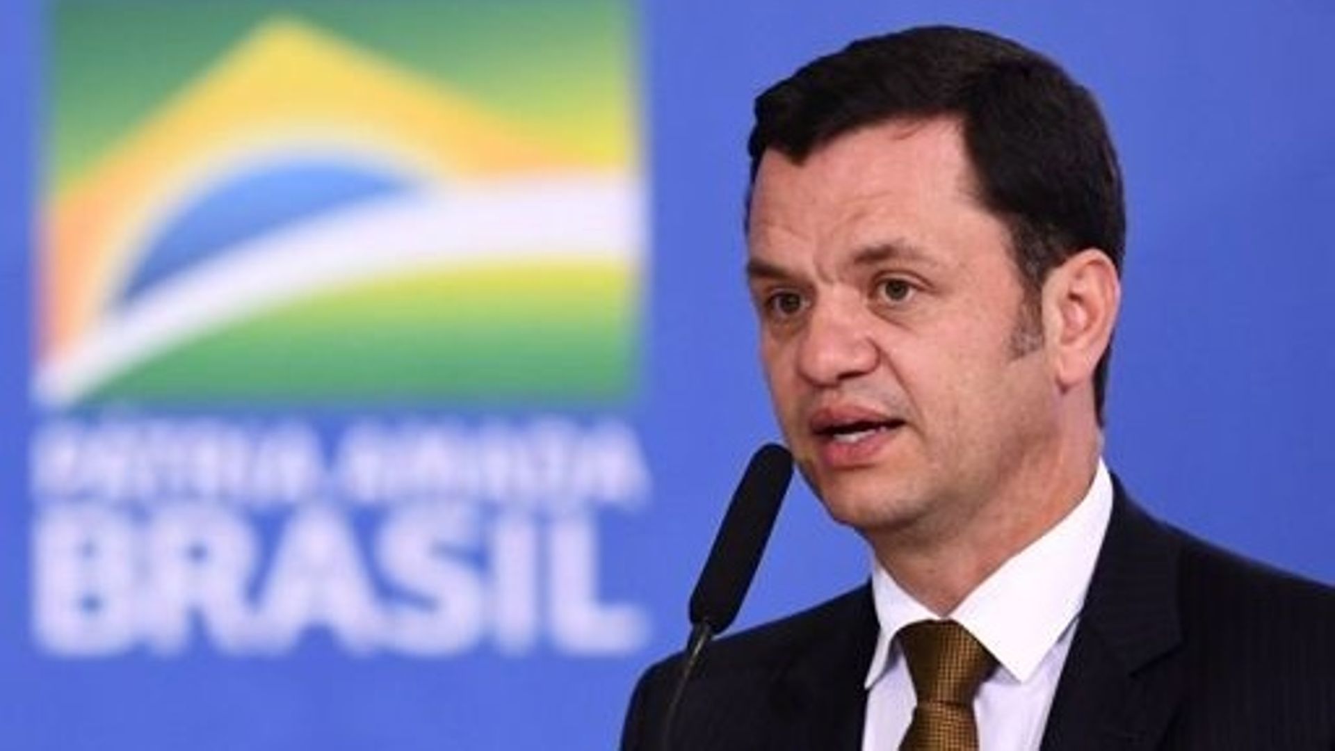 Le ministre brésilien de la Justice, Anderson Torres, prononce un discours lors d’un événement visant à présenter la nouvelle carte d’identité et le nouveau passeport nationaux au Palais Planalto à Brasilia, le 27 juin 2022.