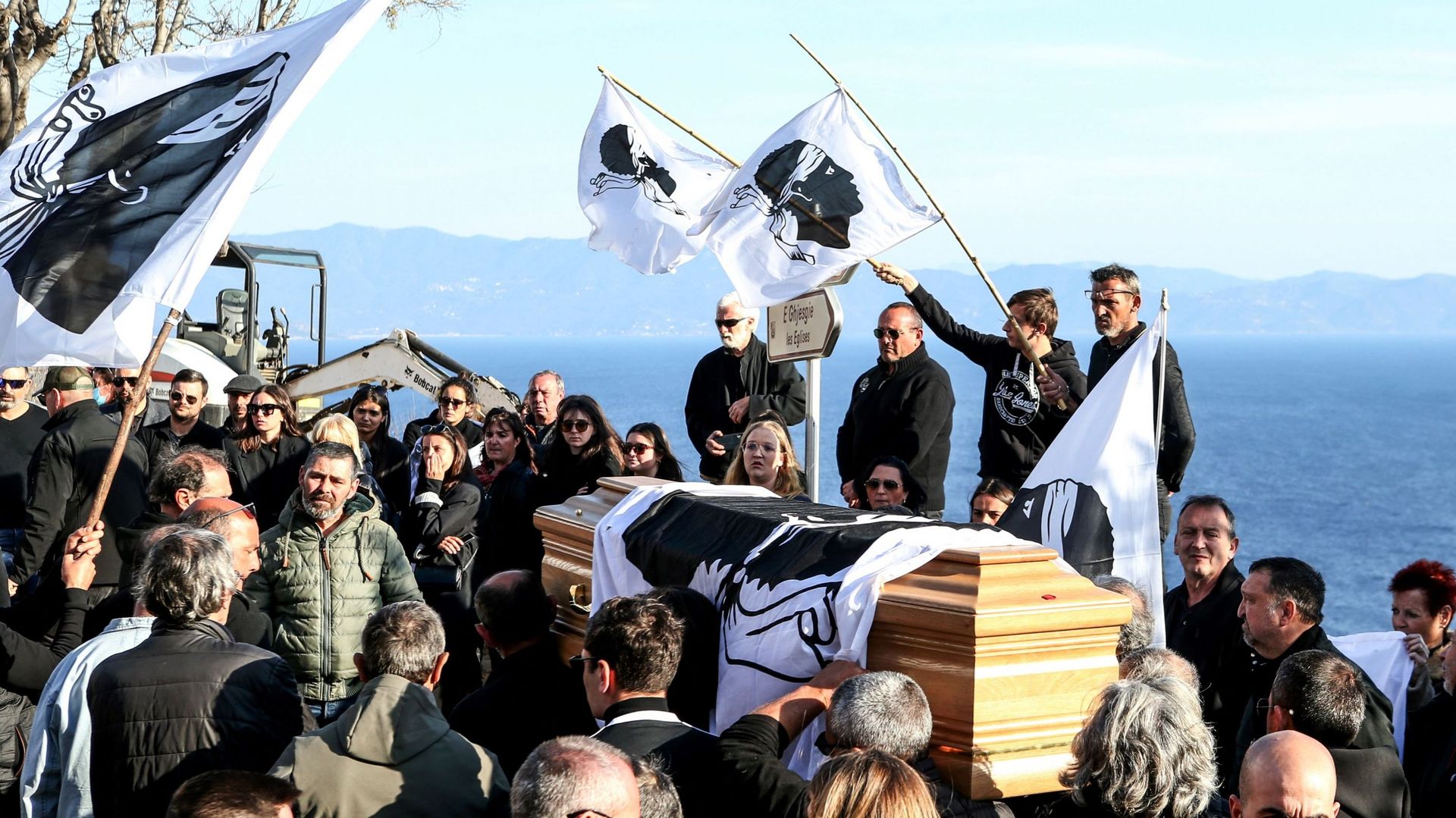 Mort d'Yvan Colonna : polémique autour des drapeaux en berne en
