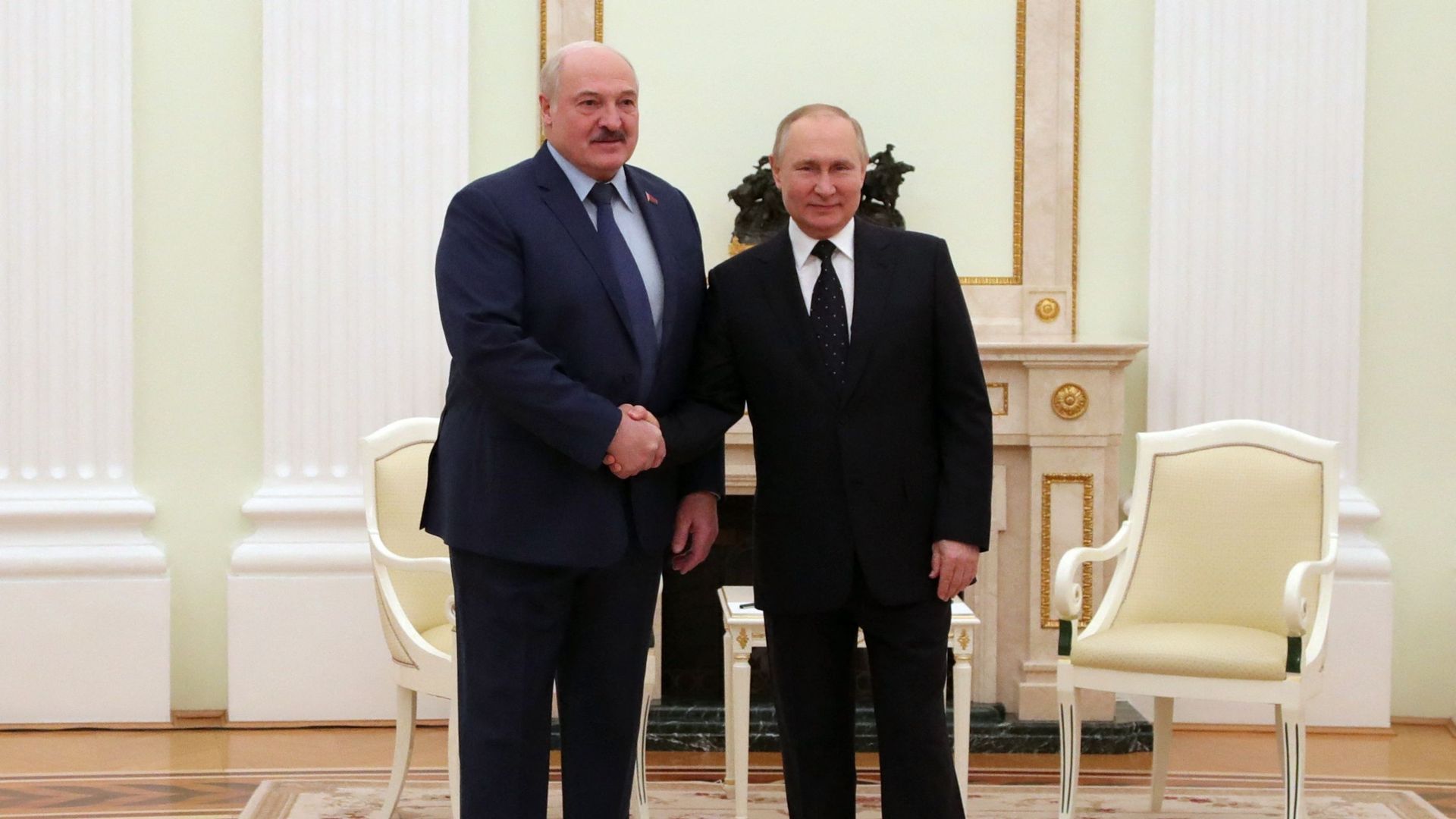 Vladimir Poutine rencontre son homologue biélorusse Alexandre Loukachenko au Kremlin à Moscou le 11 mars 2022.