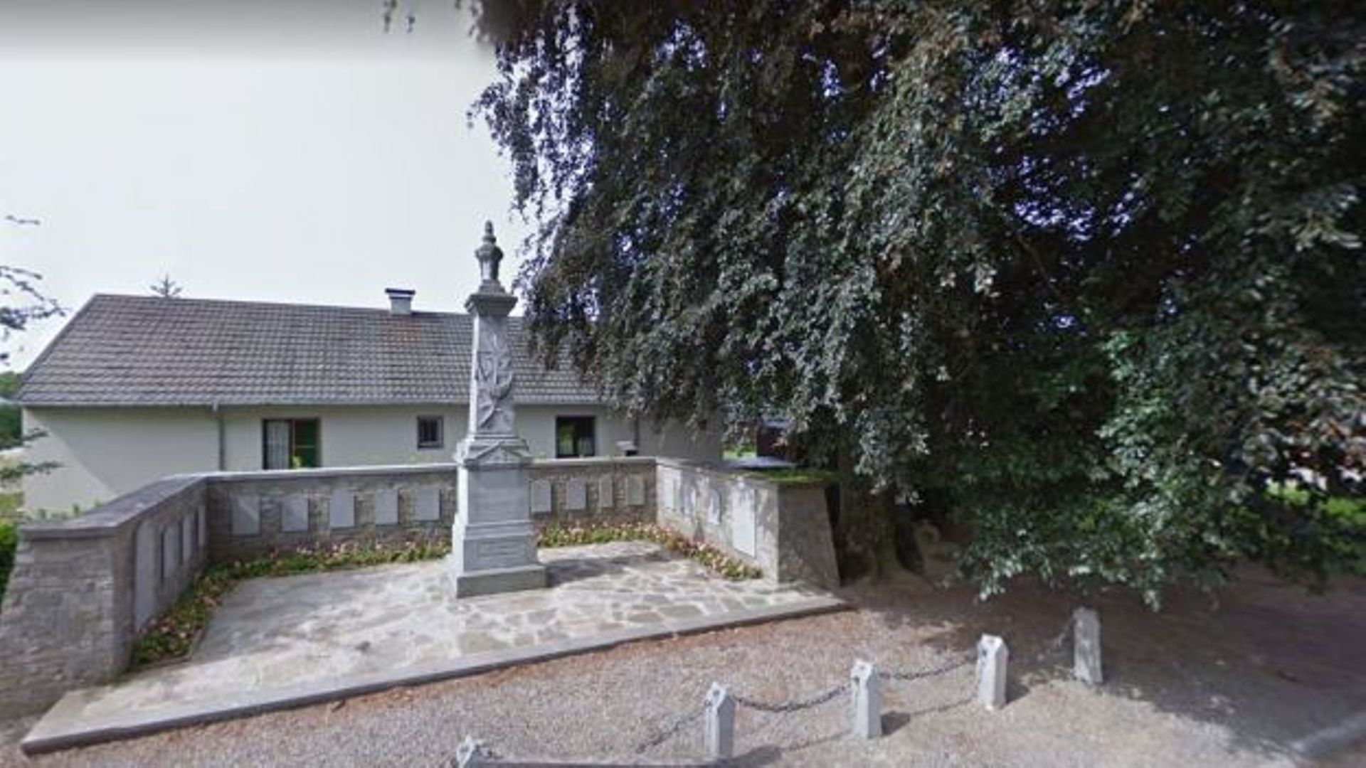 Monument aux morts à Sovet