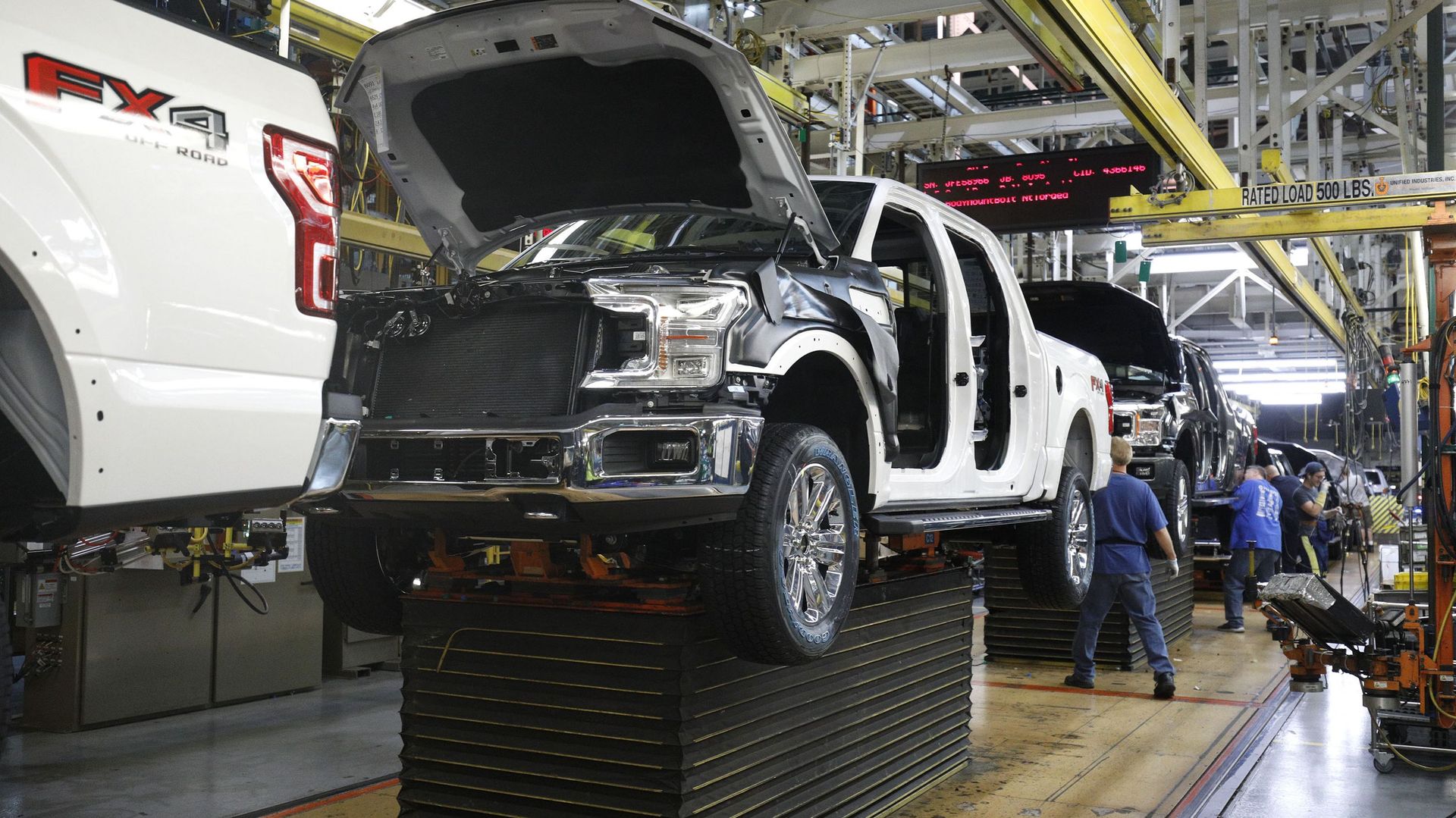 Ford s'apprête à supprimer 1400 postes d'ici la fin de l'année aux Etats-Unis