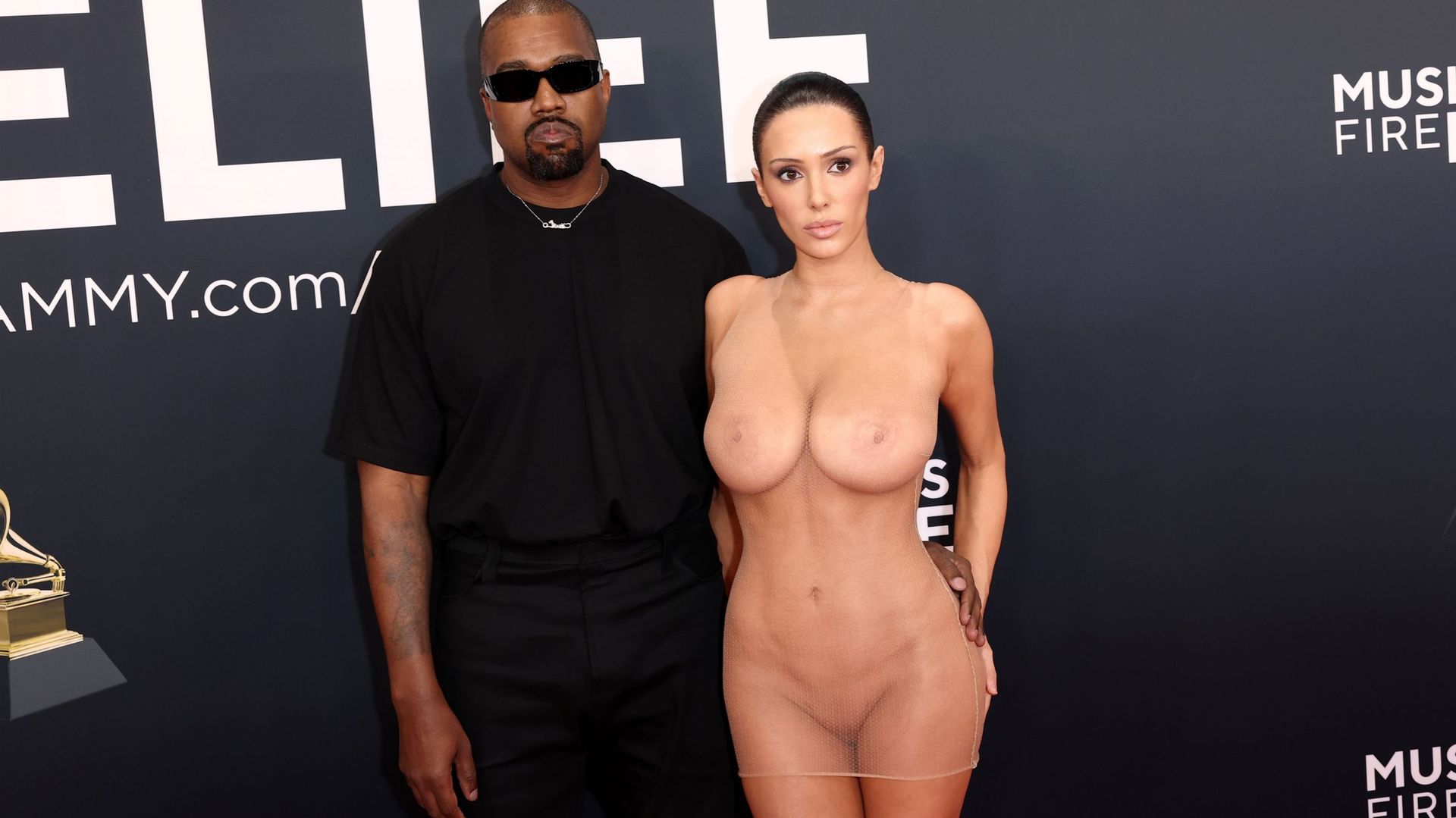 Kanye West et Bianca Censori sur le tapis rouge des Grammy Awards
