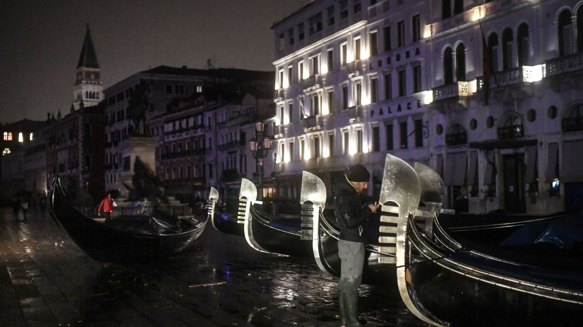 "Situation dramatique": une marée historique inonde Venise, le record de 1966 serait dépassé