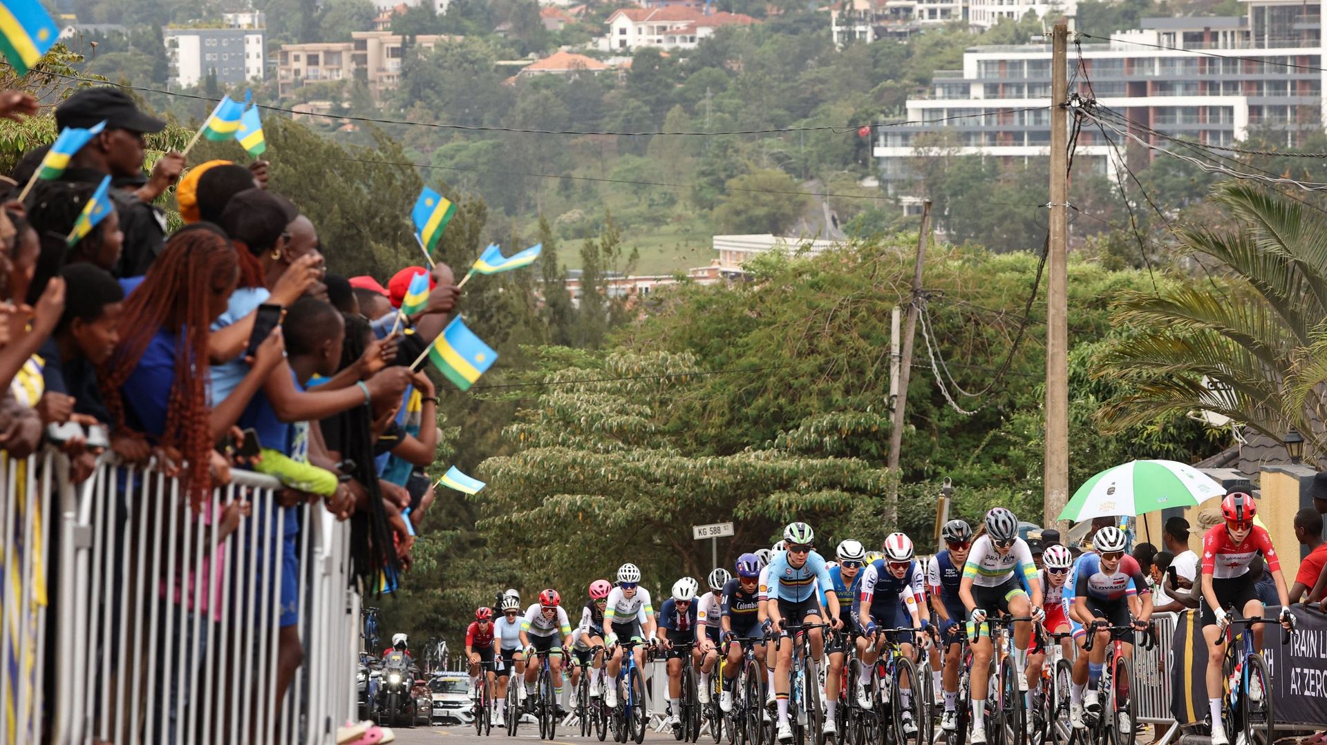 Mondiaux de cyclisme : les Néerlandaises et les Italiennes peuvent-elles tenir Ferrand-Prévot en échec ? (Direct vidéo 12h)