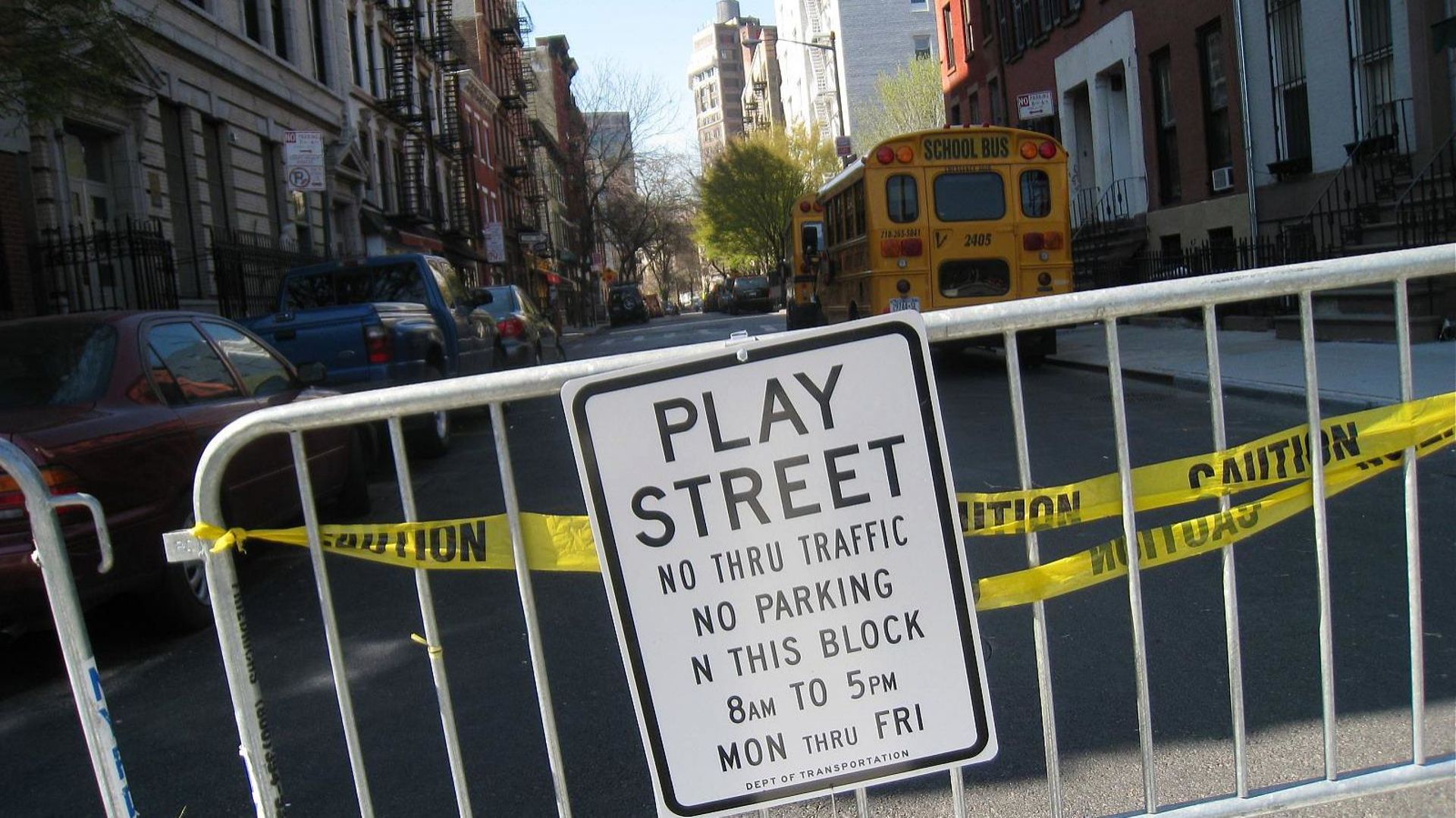 Exemple de "play street"