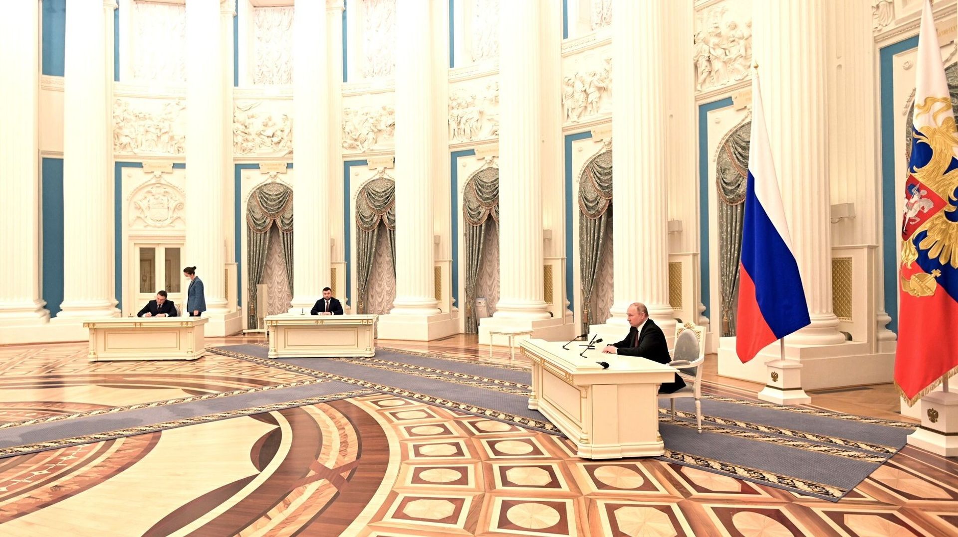 Le président de la Russie, Vladimir Poutine, s’exprime après avoir signé les décrets sur la reconnaissance de la République populaire de Donetsk (RPD) et de la République populaire de Louhansk (RPL) autoproclamées, à Moscou, en Russie, le 21 février 2022.