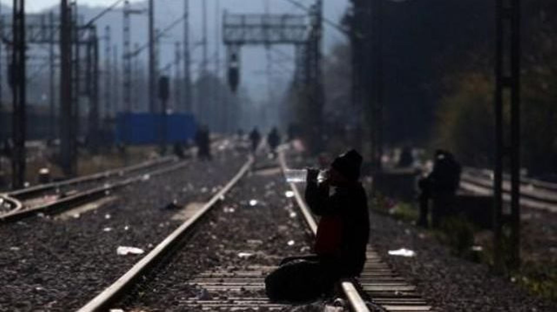 la-police-grecque-evacue-les-migrants-de-la-frontiere-avec-la-macedoine