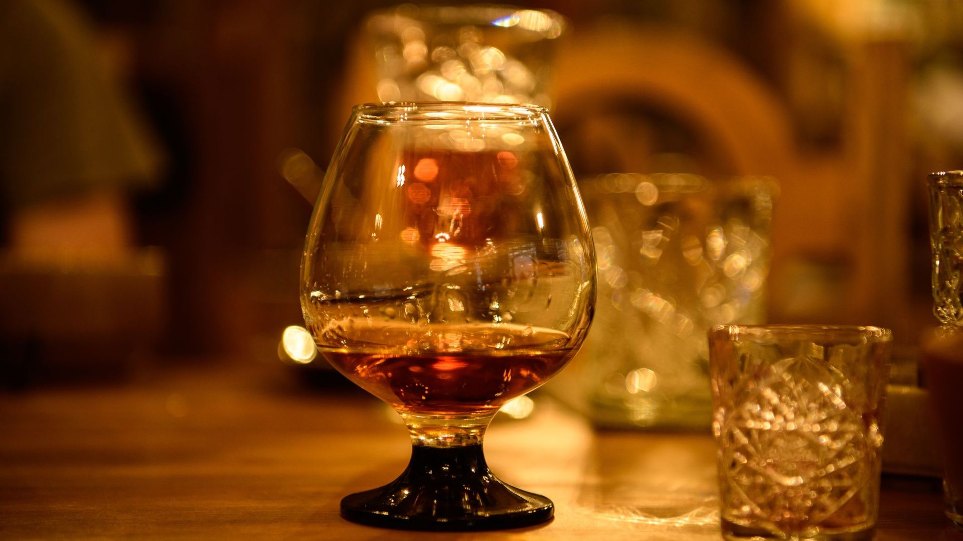 "Cognac" arménien, "champagne" californien : la difficile question des appellations protégées d’alcool dans le monde